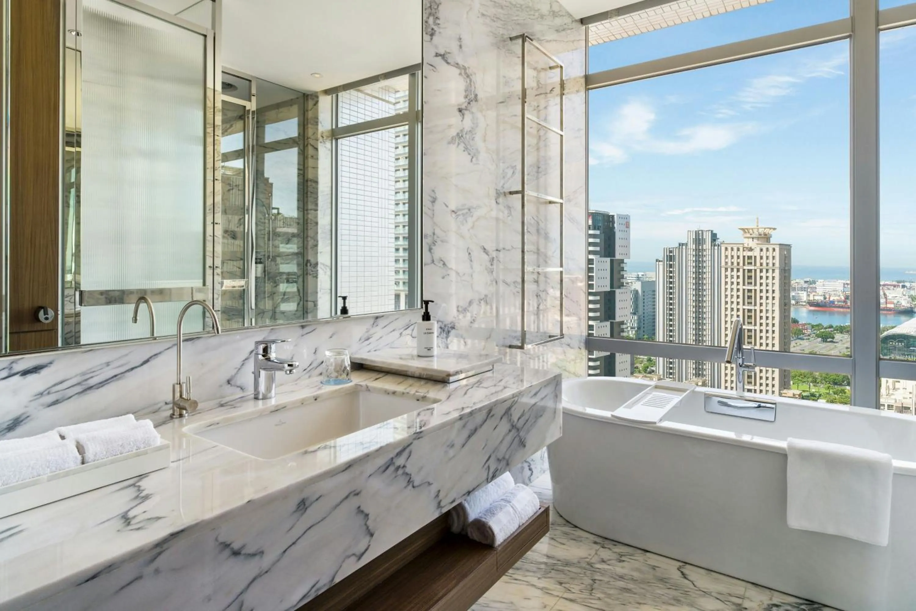 Bathroom in THE AMNIS, a Luxury Collection Hotel, Kaohsiung