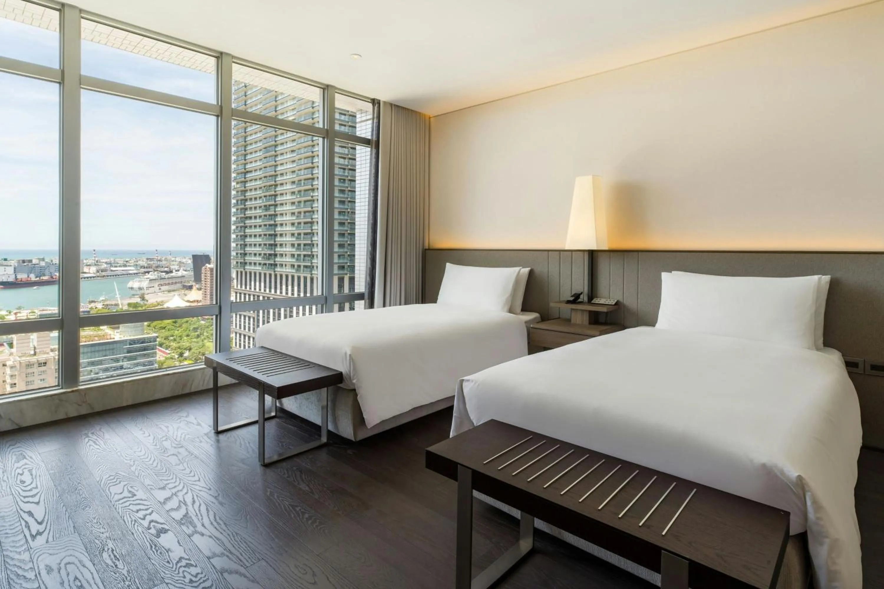 Photo of the whole room, Bed in THE AMNIS, a Luxury Collection Hotel, Kaohsiung