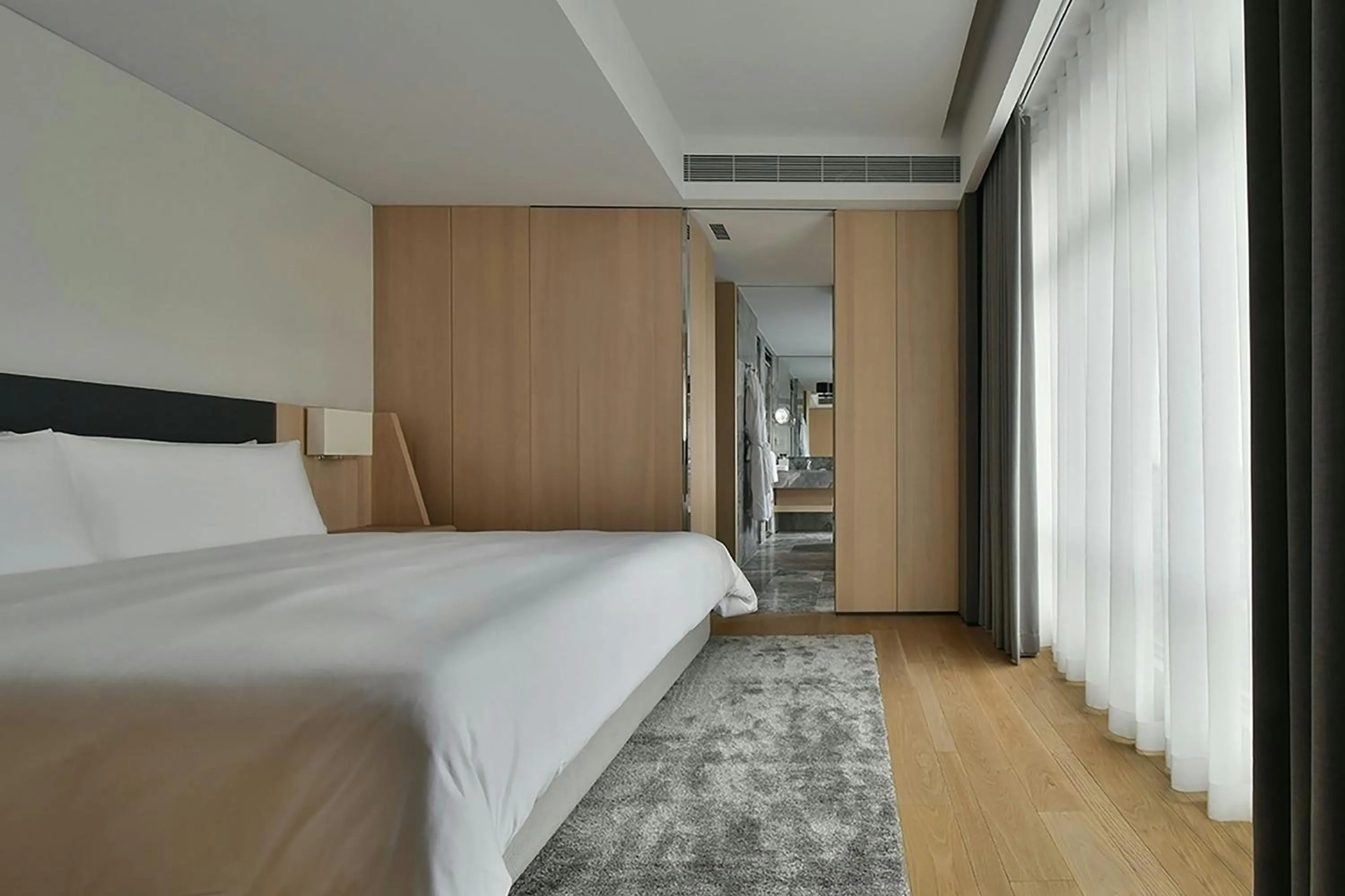 Photo of the whole room, Bed in THE AMNIS, a Luxury Collection Hotel, Kaohsiung