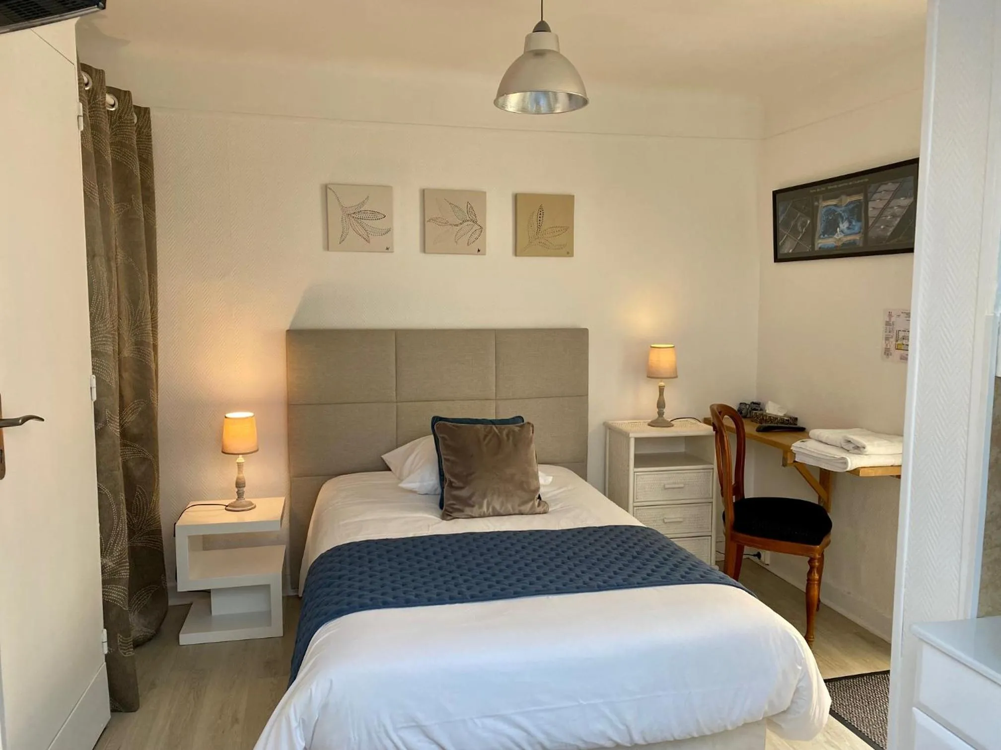 Single Room with Shower in Hôtel L'albatros