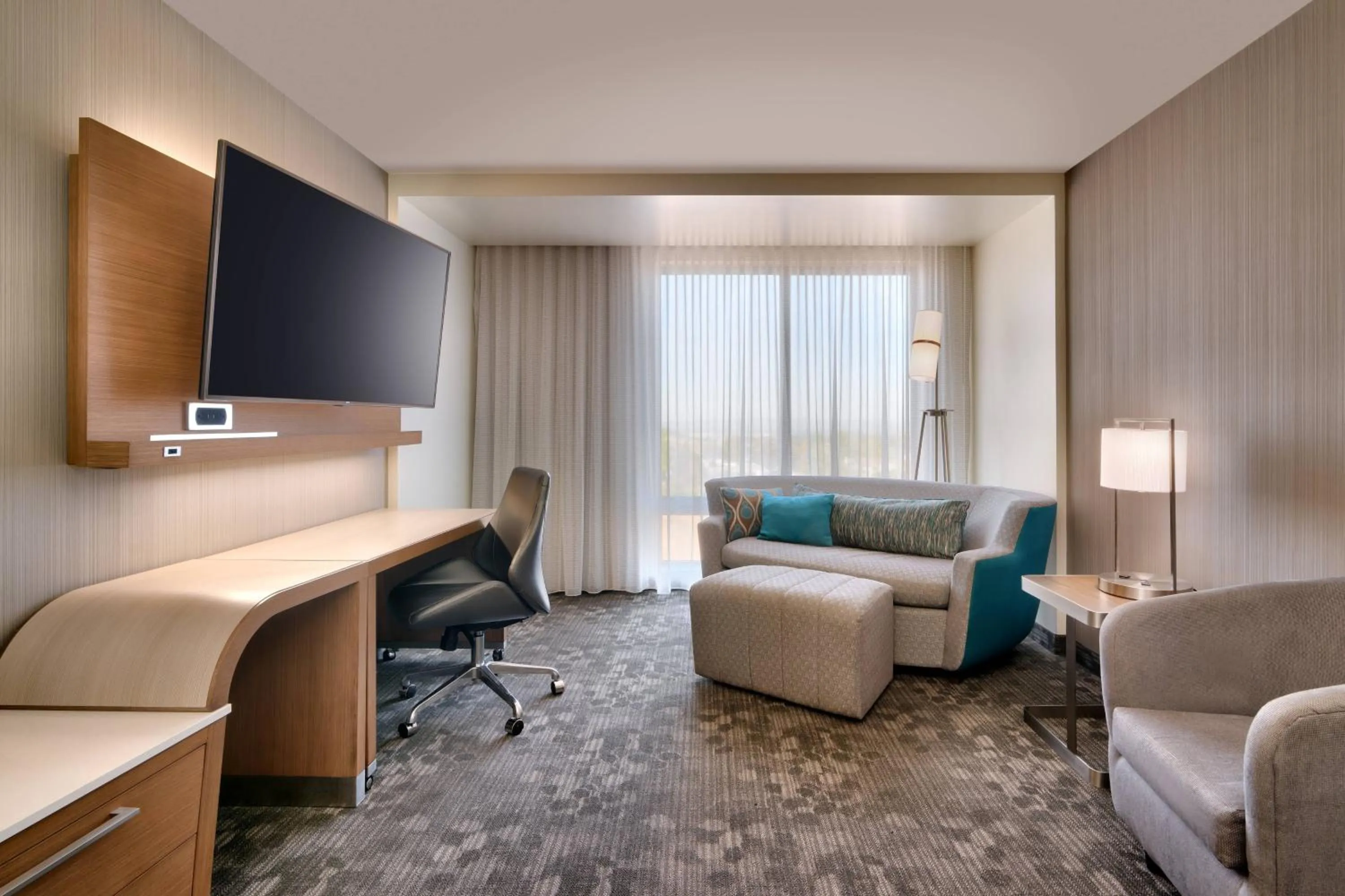 Living room in Courtyard by Marriott Cedar City