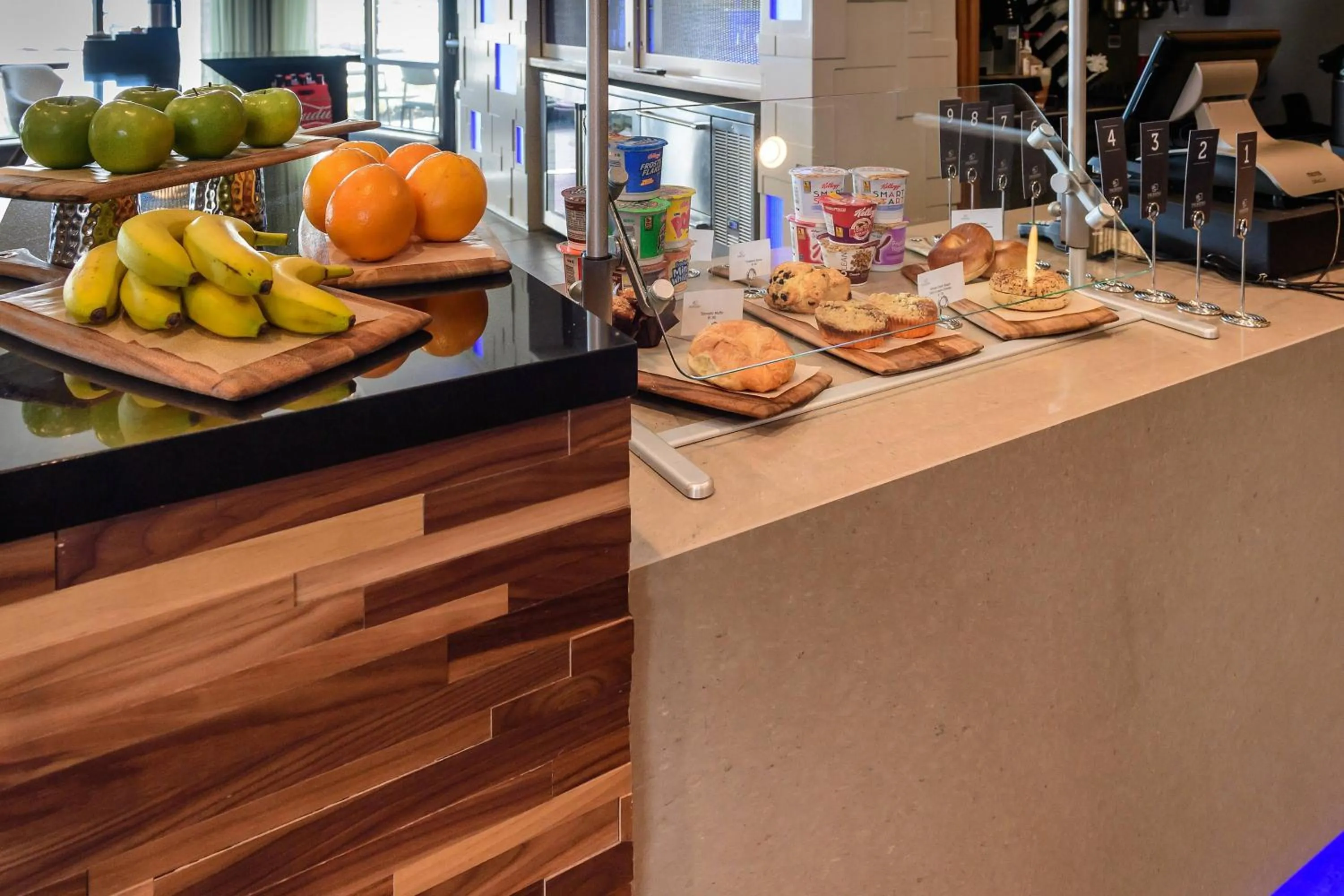 Restaurant/places to eat in Courtyard by Marriott Lake Jackson