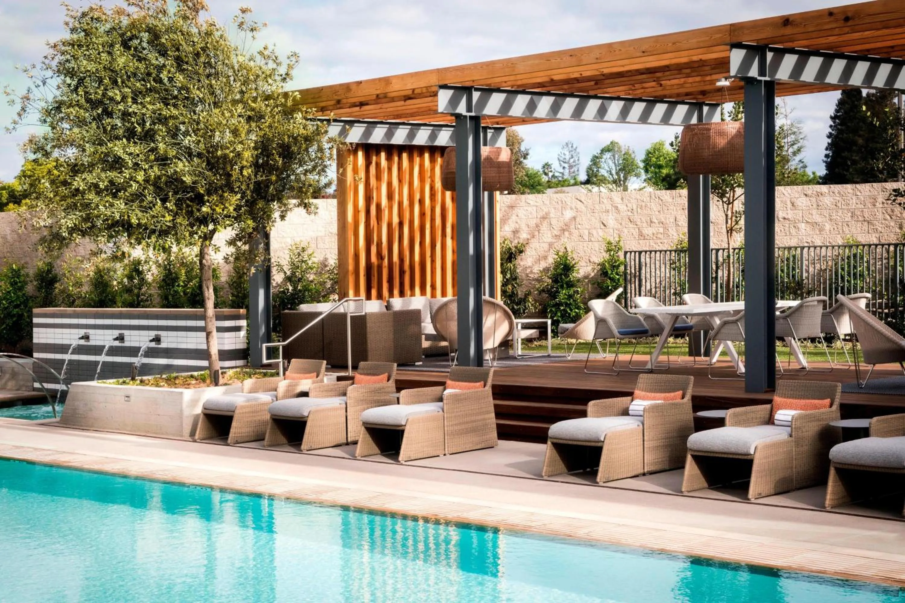 Swimming pool in Hotel Nia, Autograph Collection