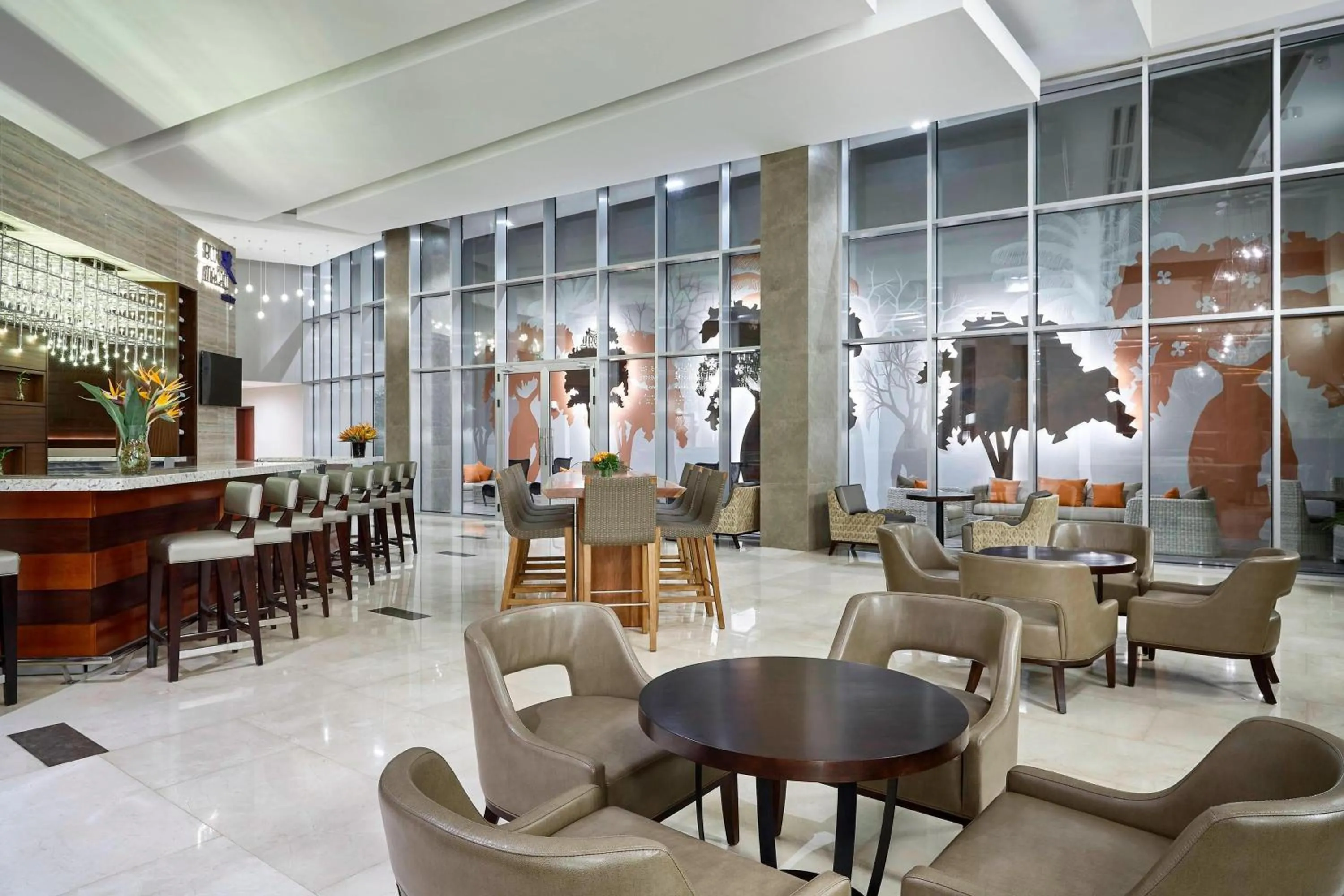 Lounge or bar in Marriott Santa Cruz de la Sierra Hotel