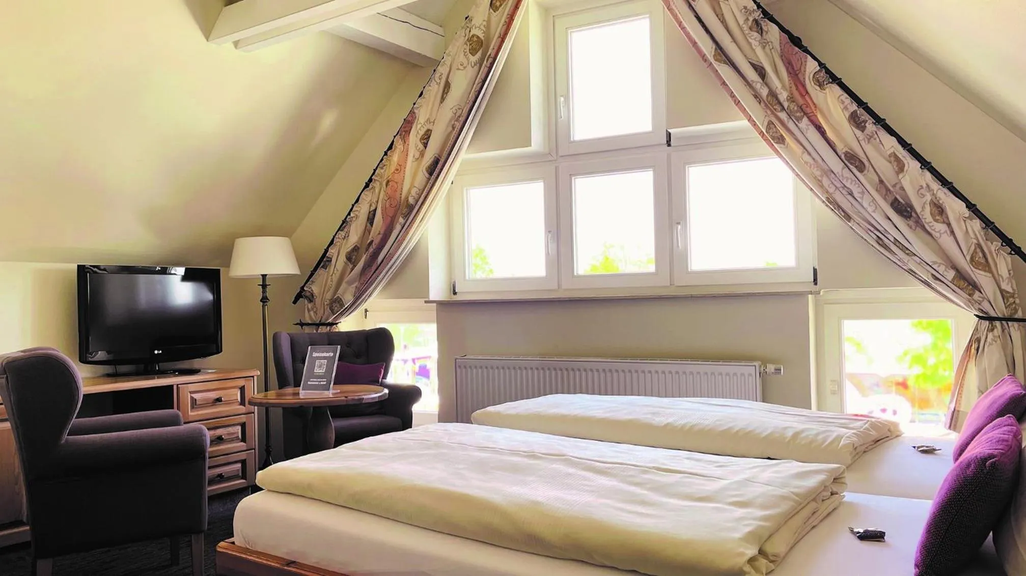 Bed in Hotel Altes Stadthaus