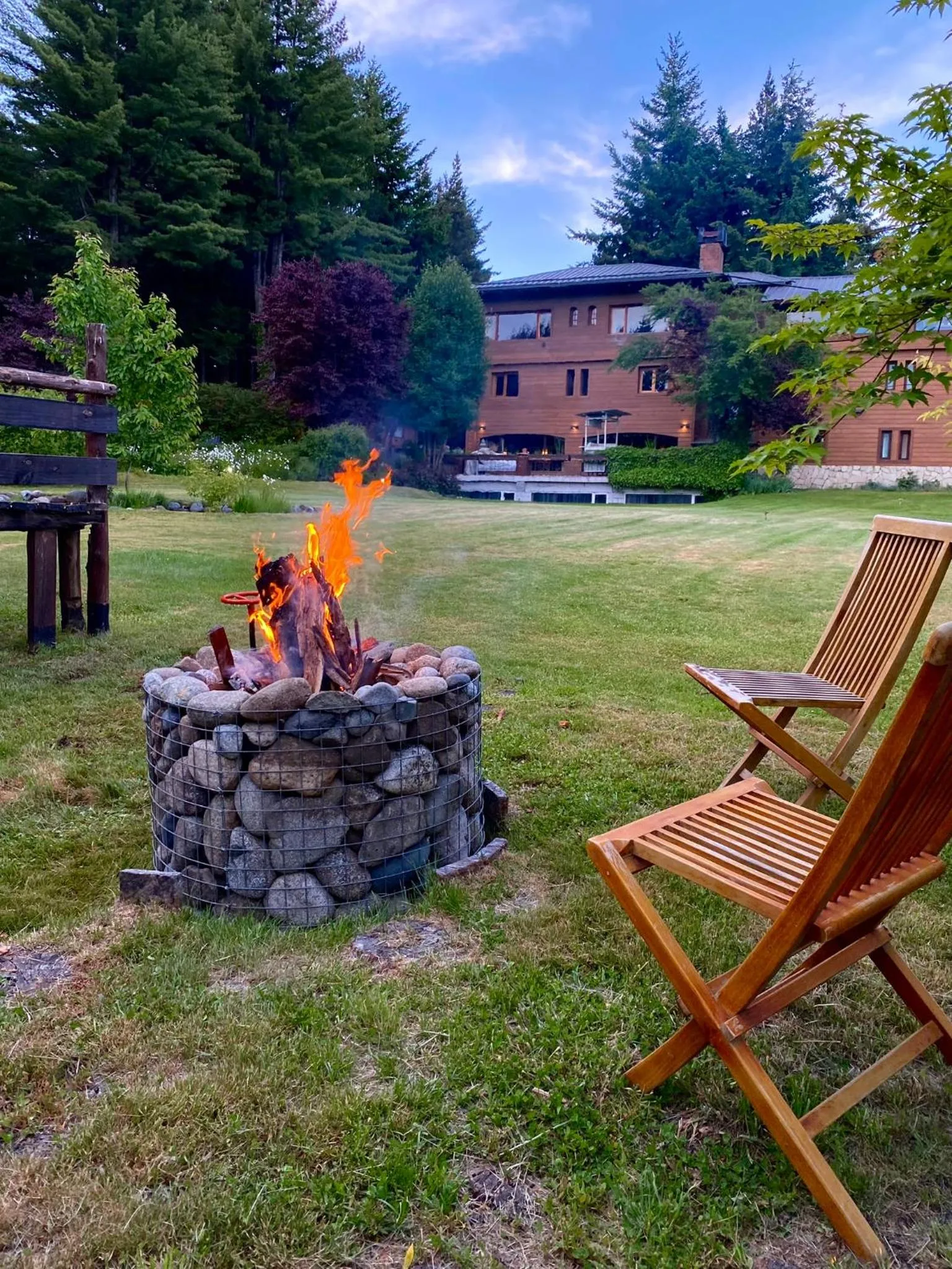 Evening entertainment in Le Bouquet Apart Hotel