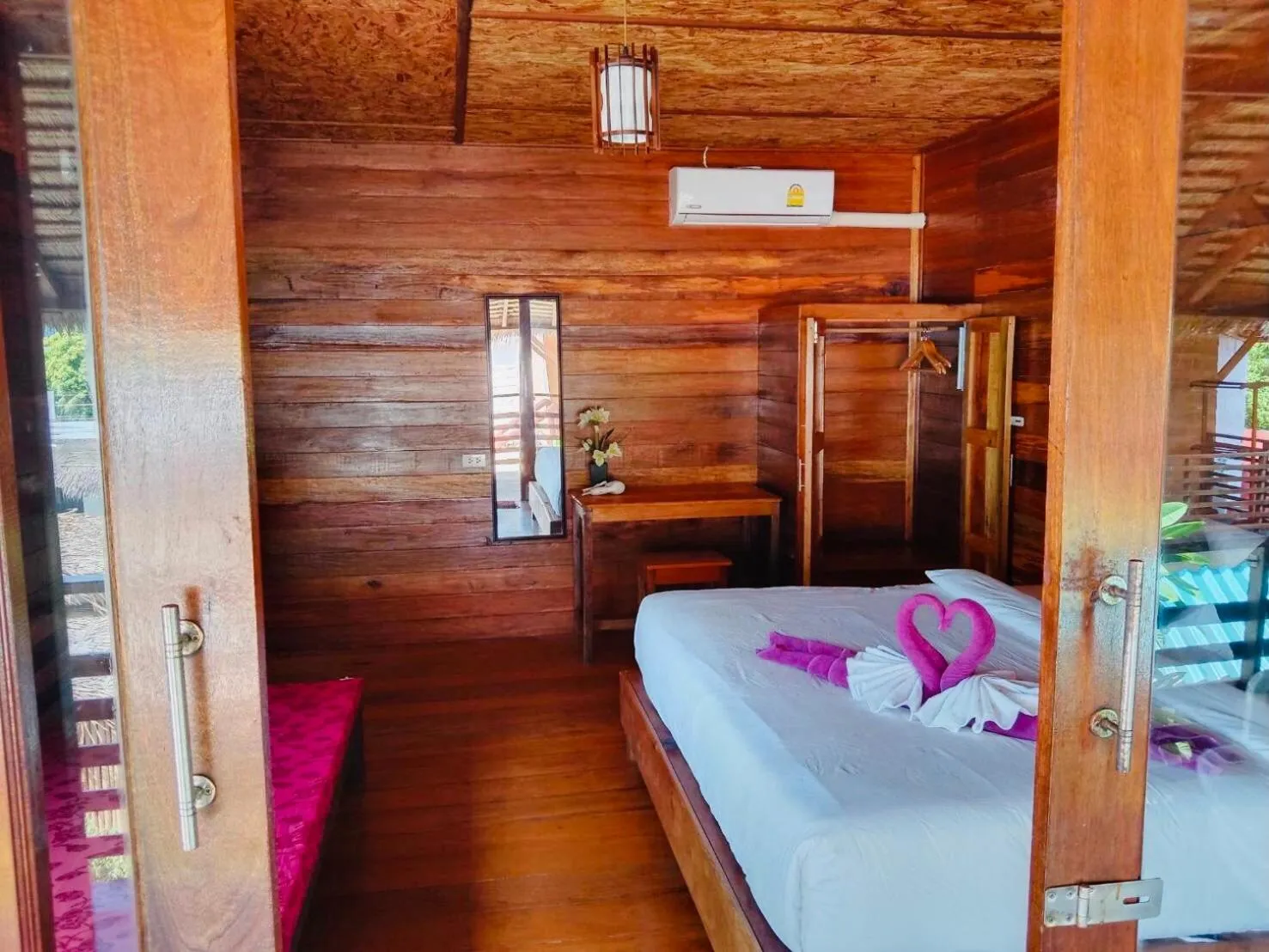 Bed in Sea To Moon Lipe