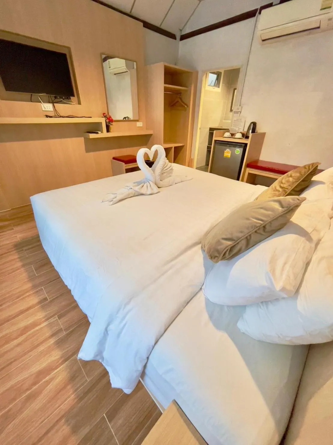 Bed in Sea To Moon Lipe