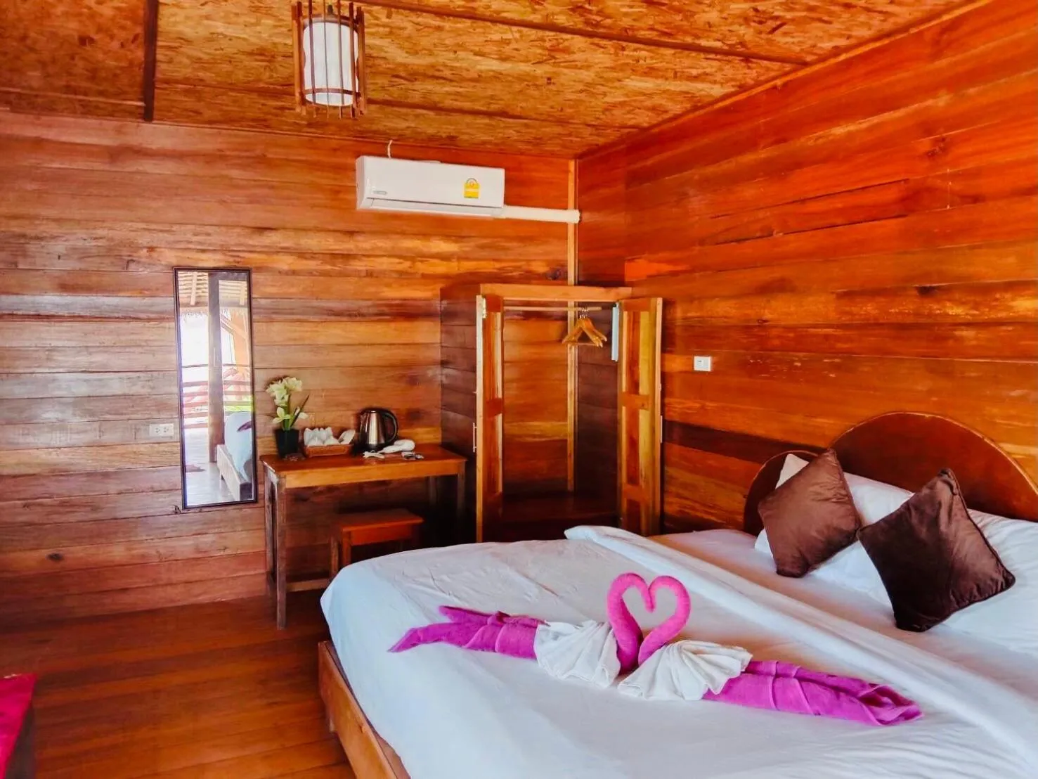 Bed in Sea To Moon Lipe