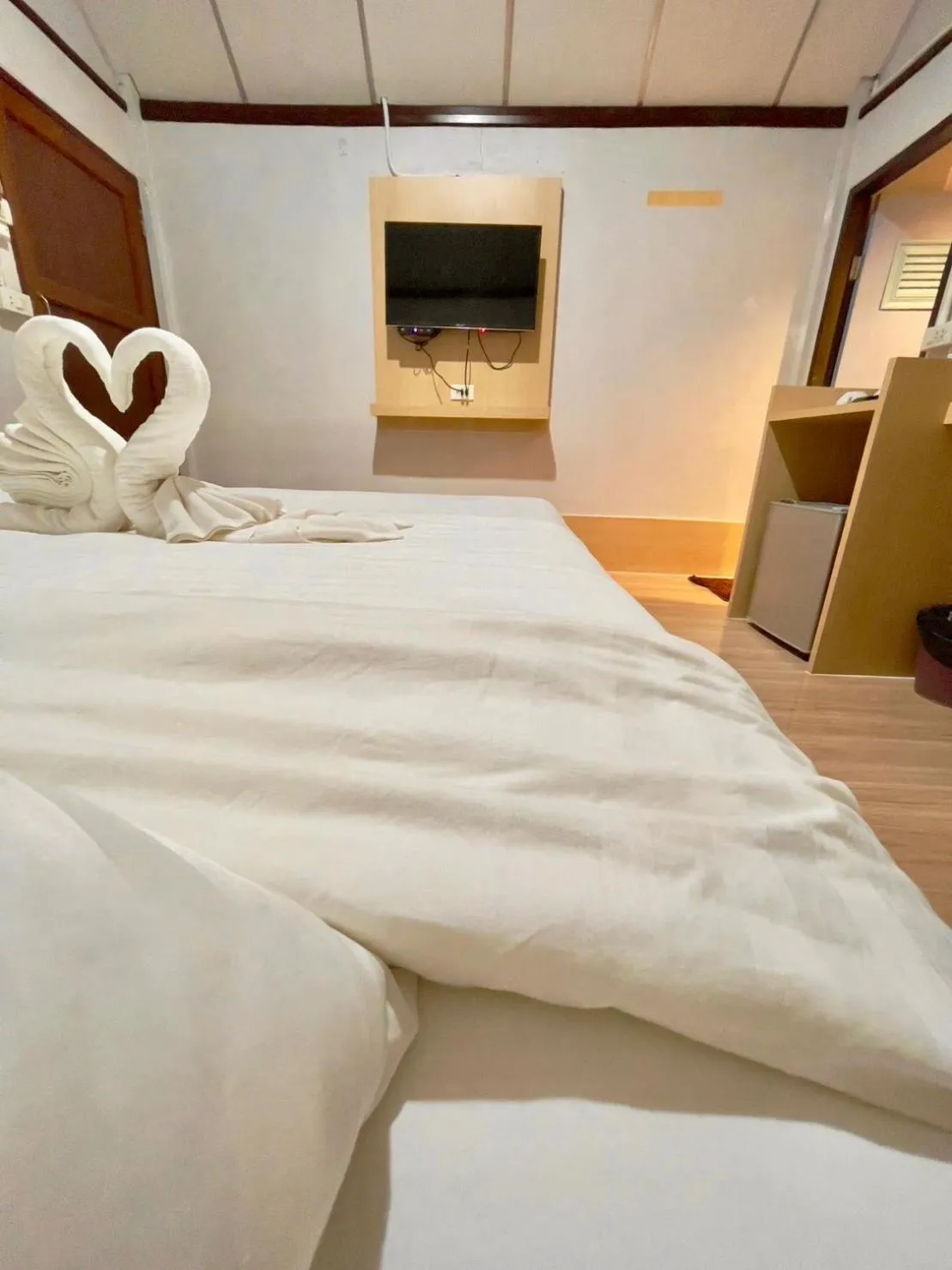 Bed in Sea To Moon Lipe