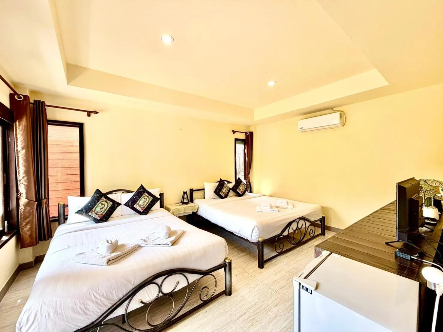 Bed in Sea To Moon Lipe