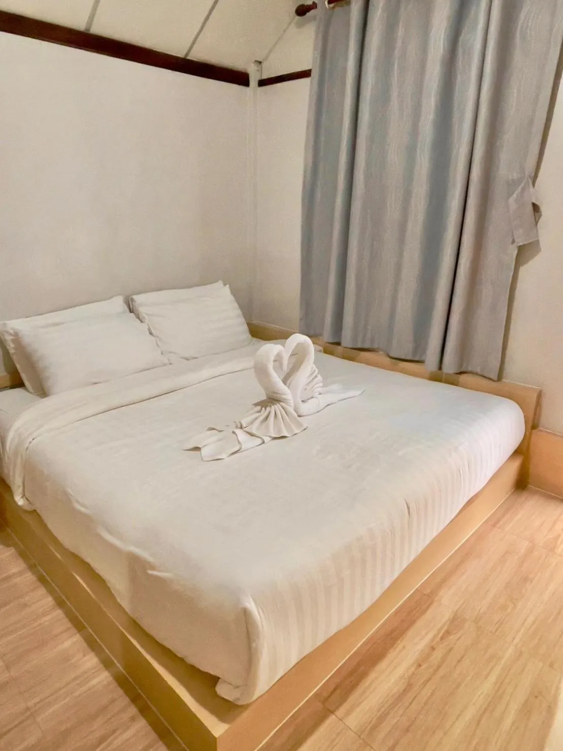 Bed in Sea To Moon Lipe