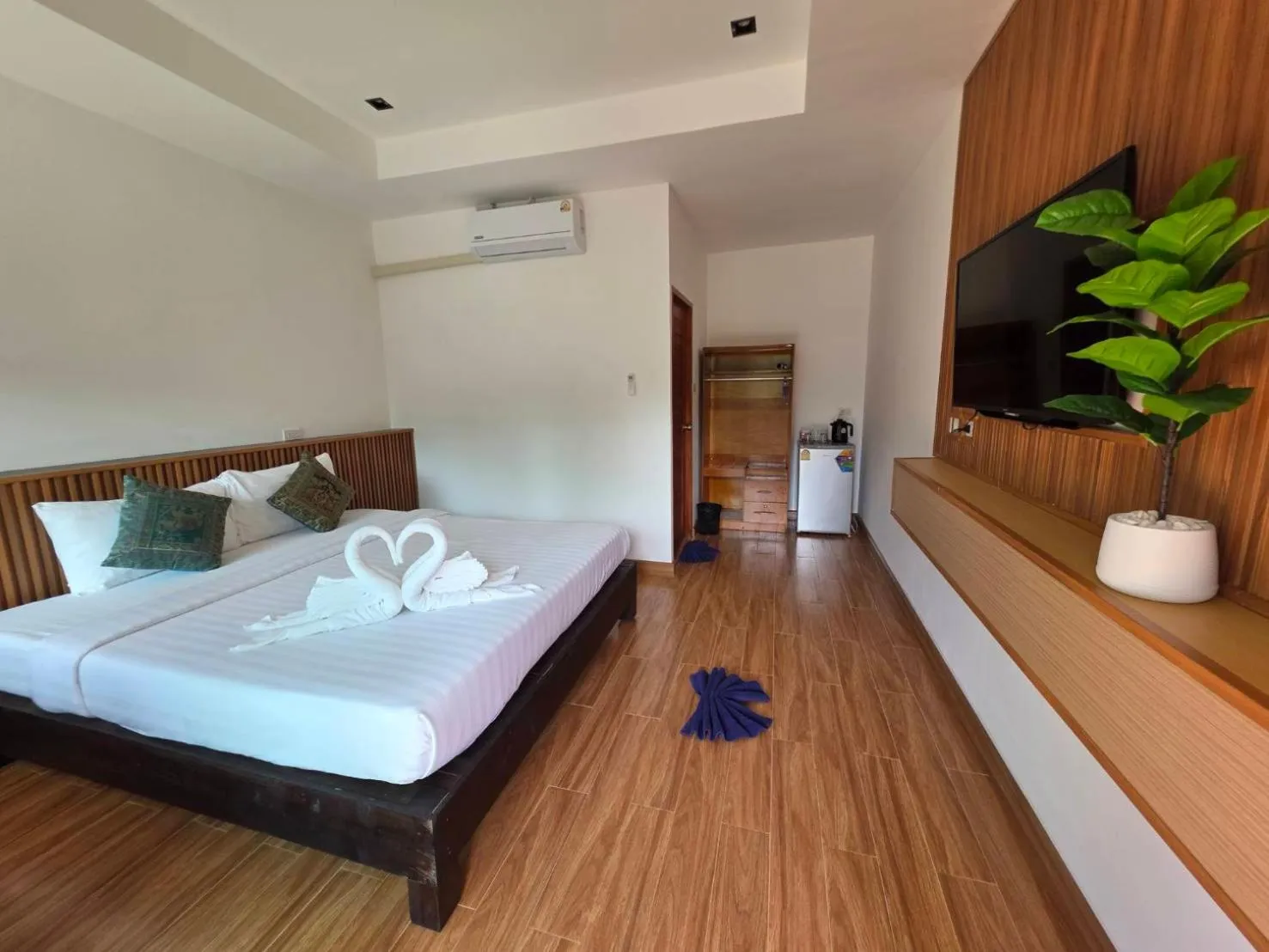 Bed in Sea To Moon Lipe