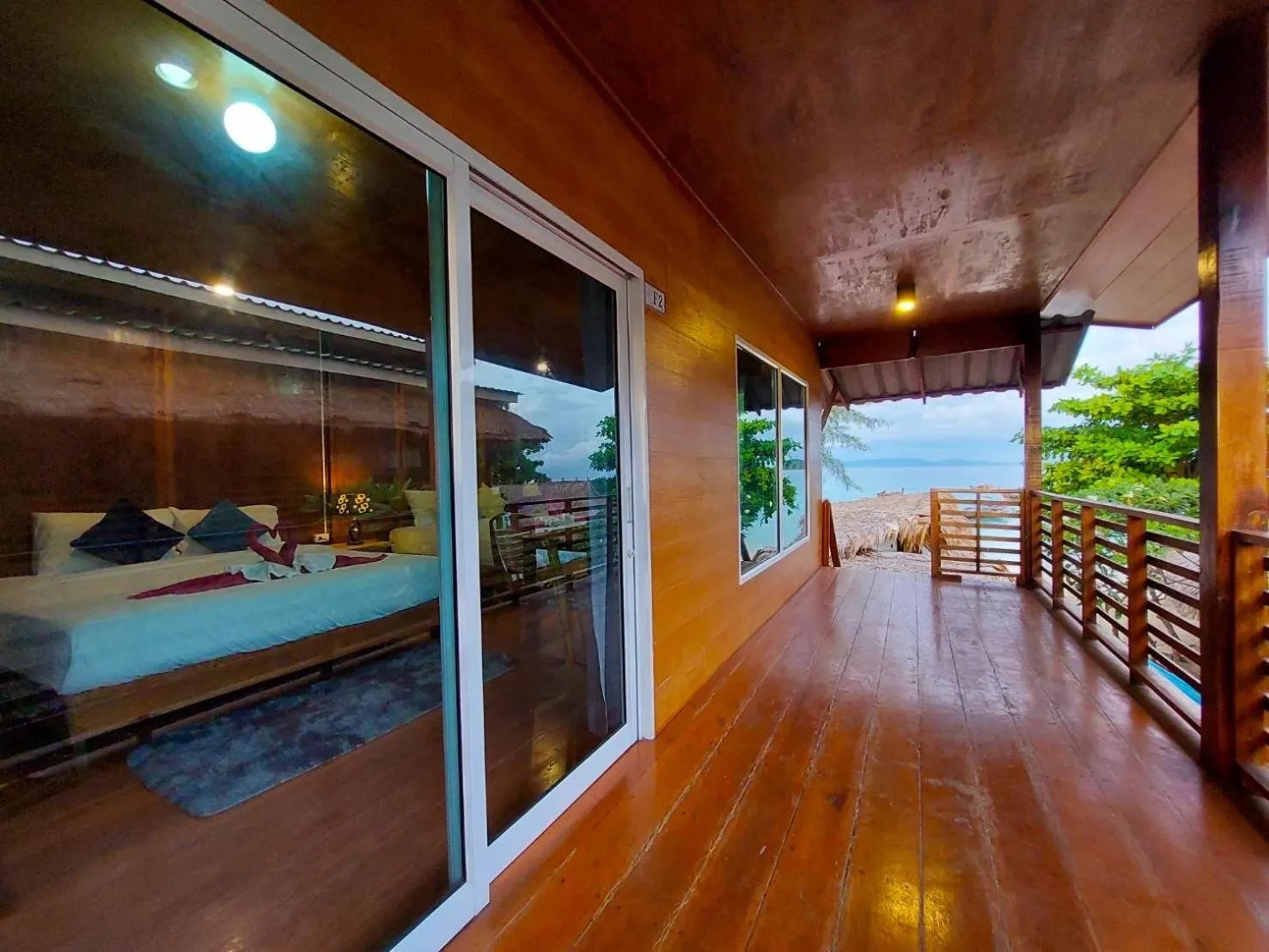 Bed in Sea To Moon Lipe