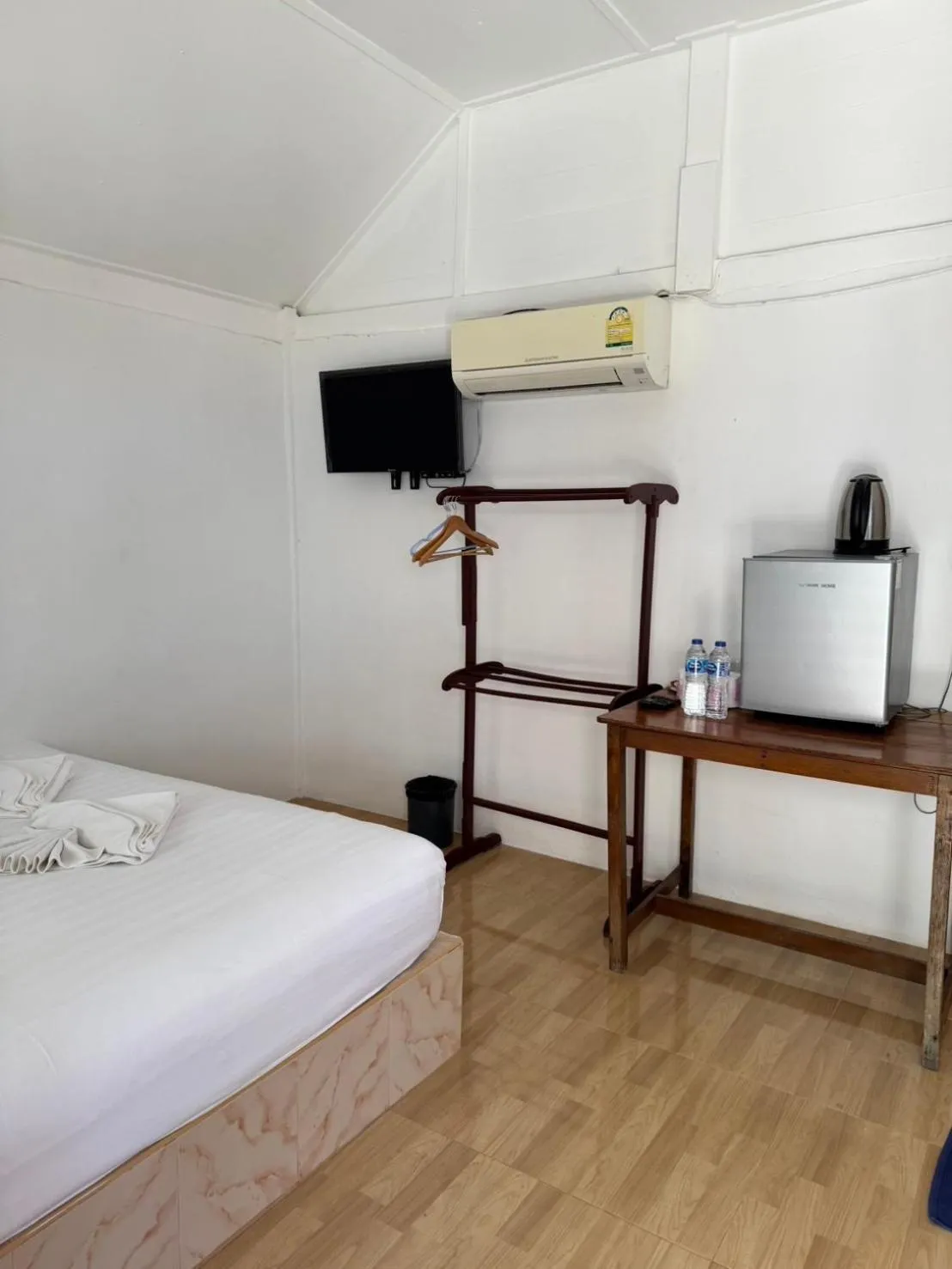 Bed in Sea To Moon Lipe