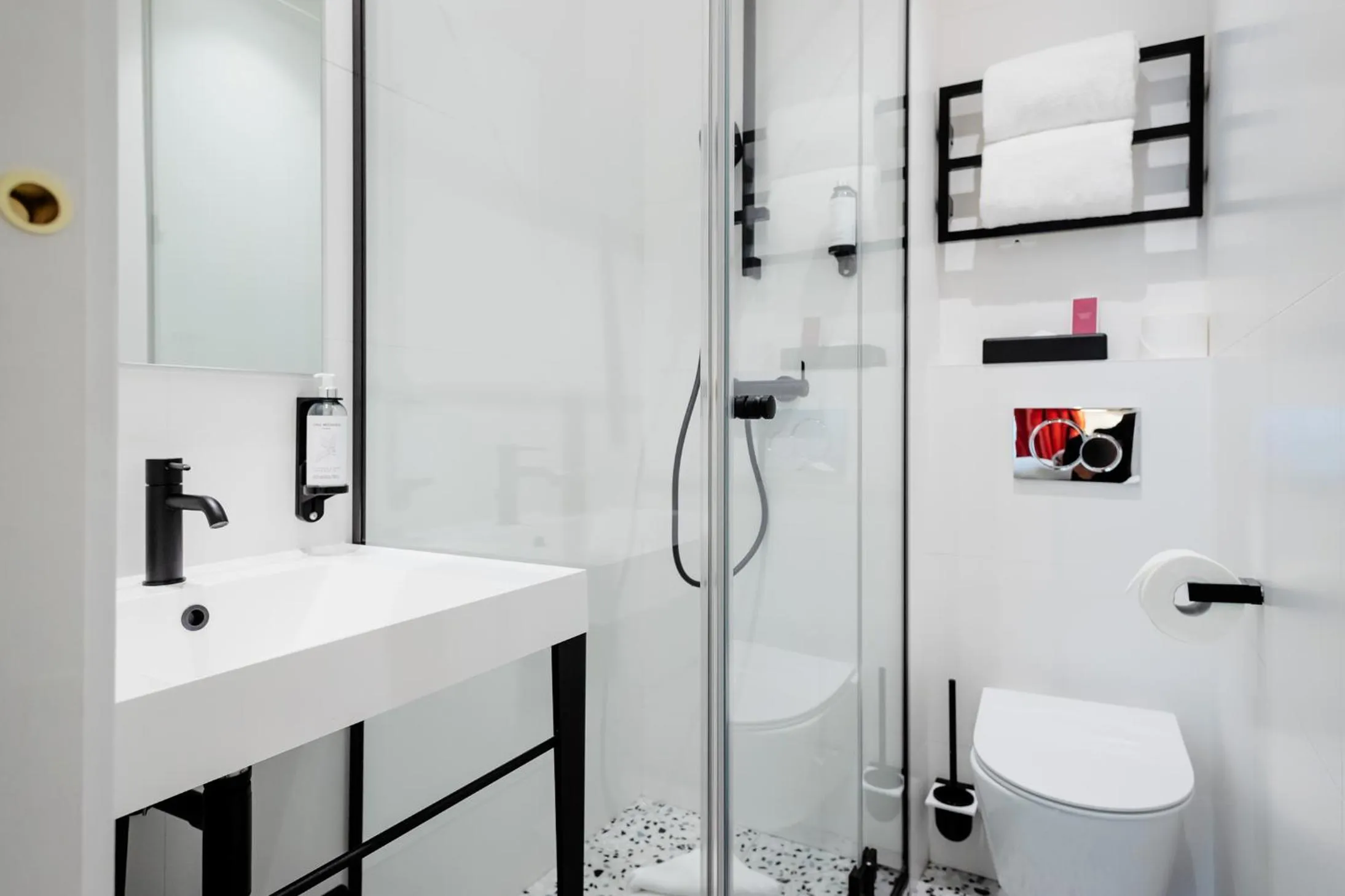 Bathroom in Trendy Canettes Hotel