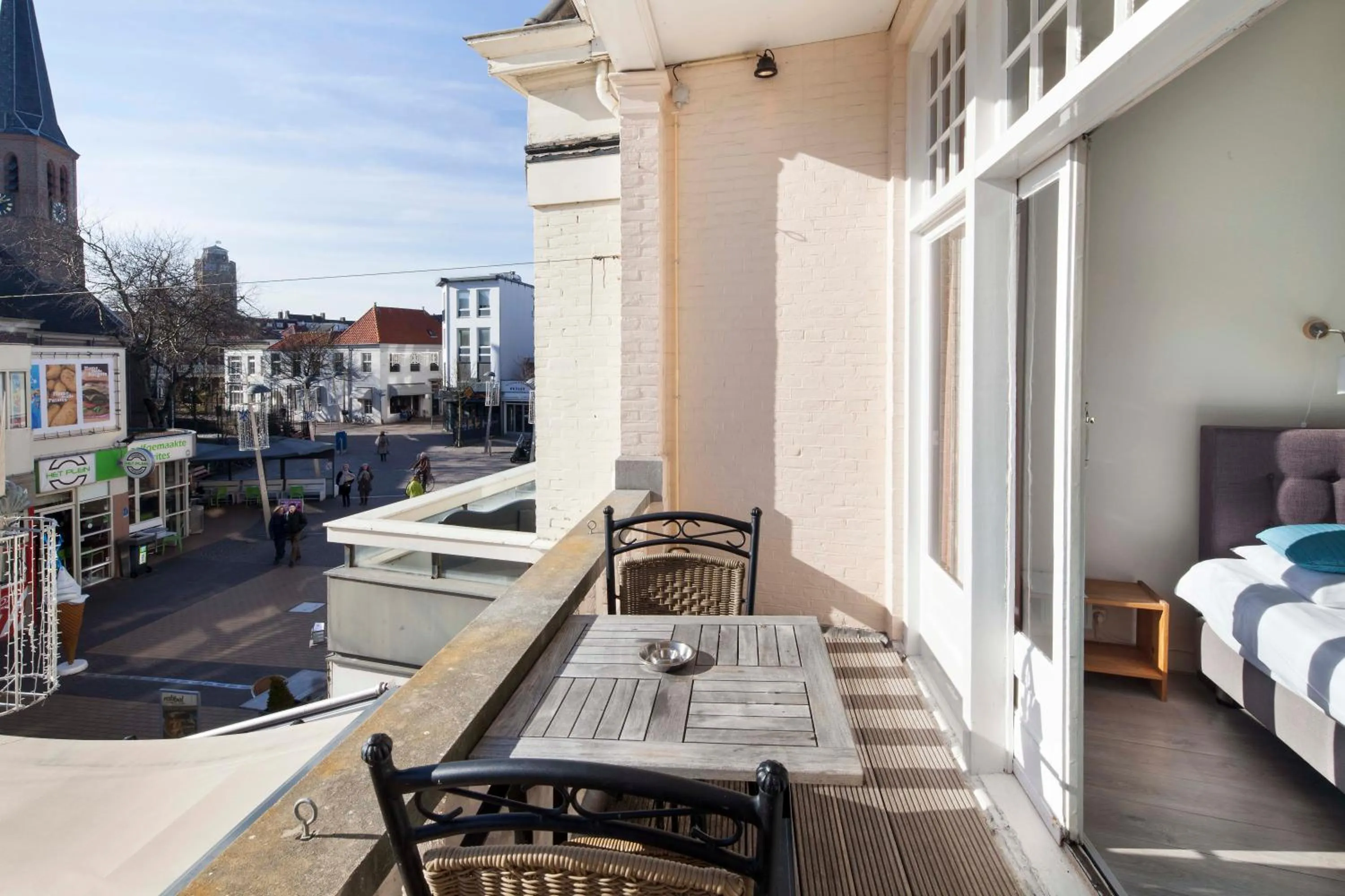 Bed in Hotel Grand Cafe Deight