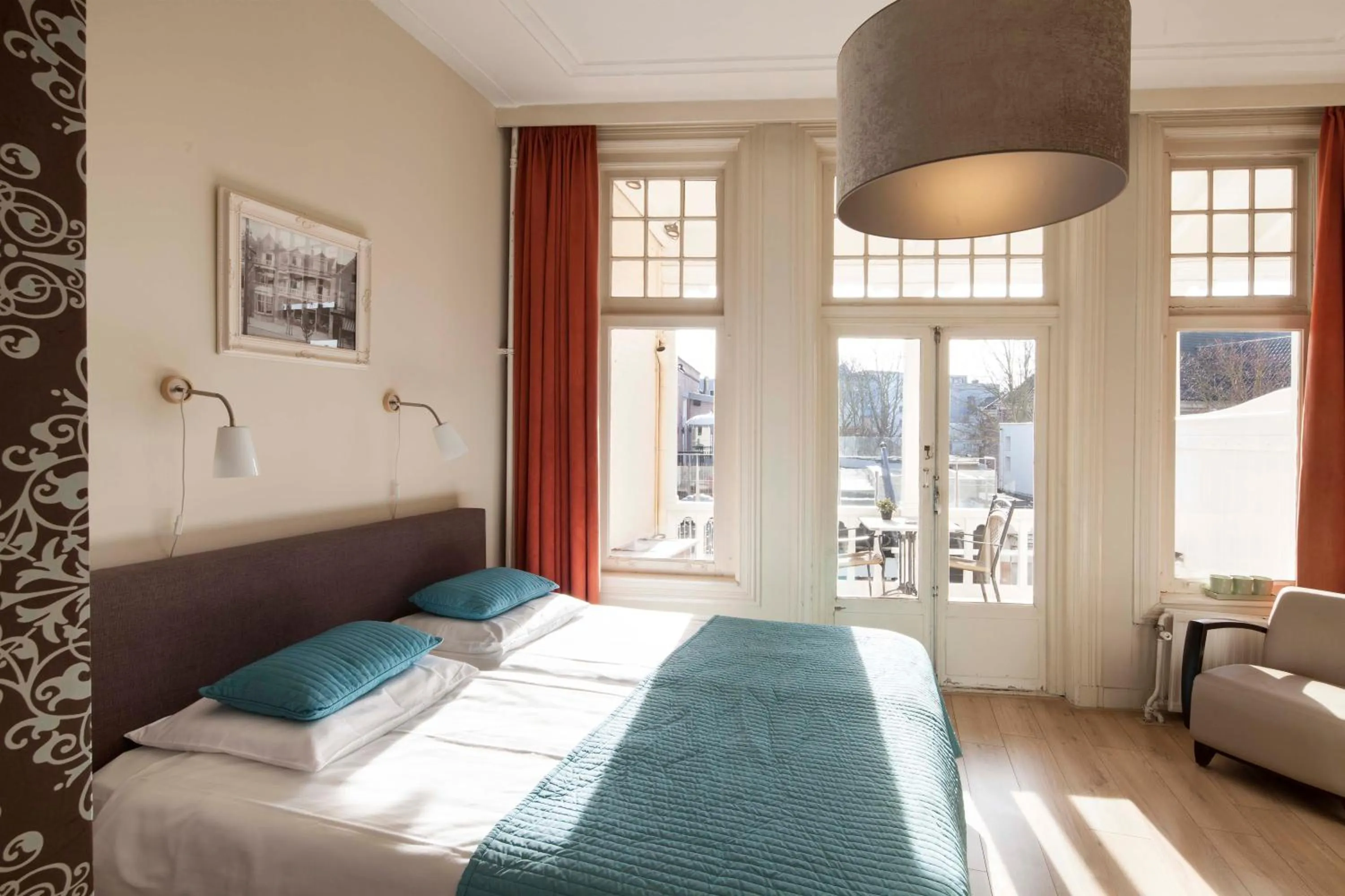 Bed in Hotel Grand Cafe Deight