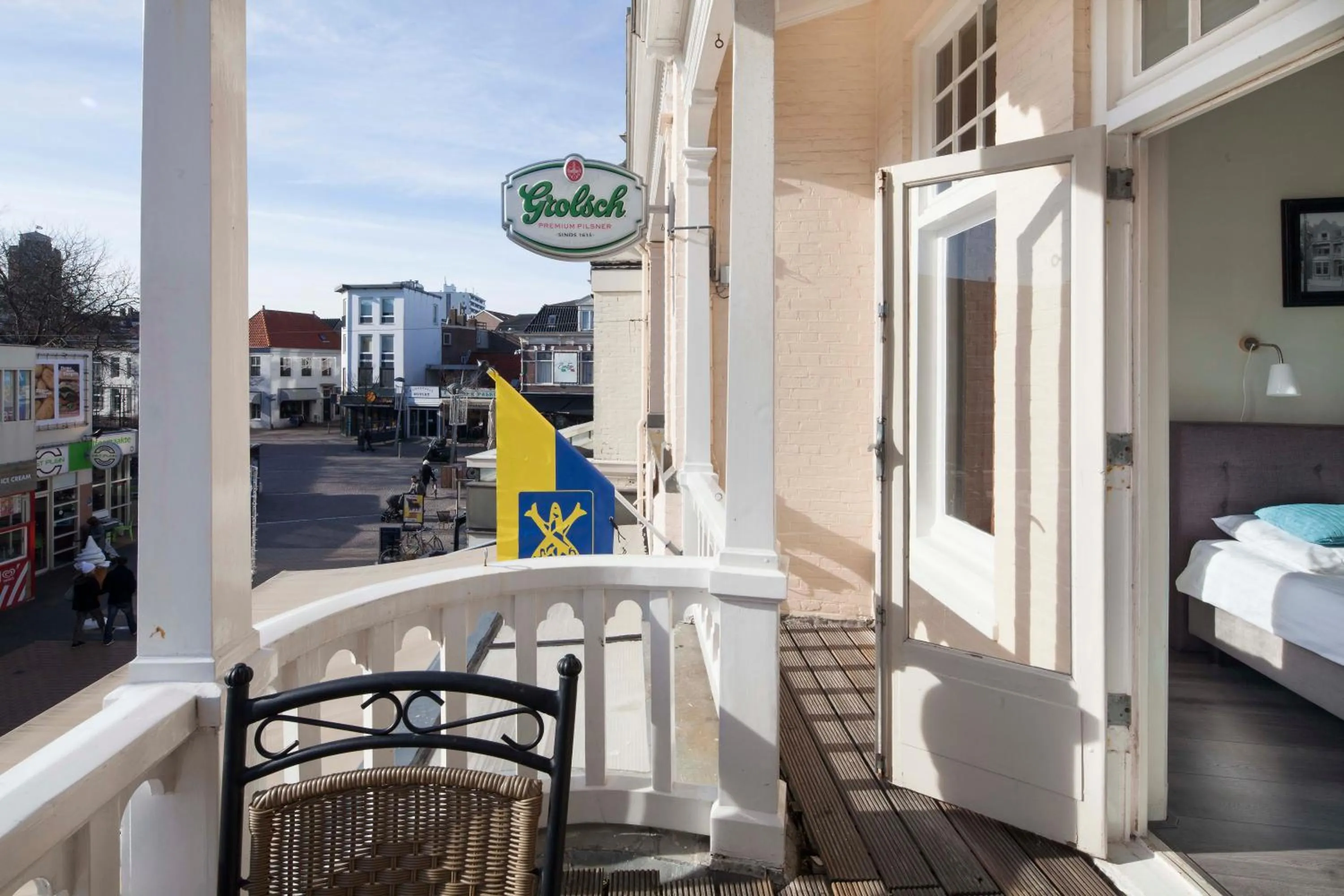 Bed in Hotel Grand Cafe Deight