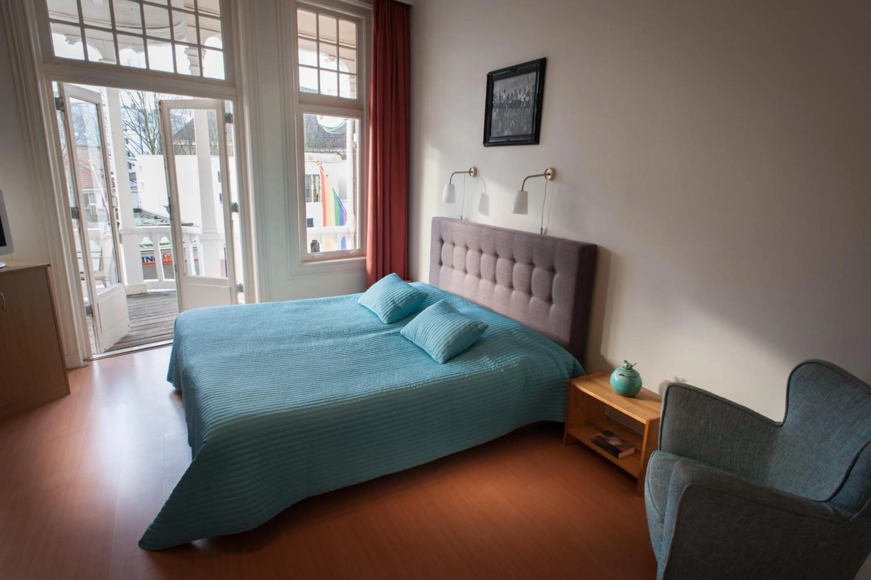 Seating area, Bed in Hotel Grand Cafe Deight