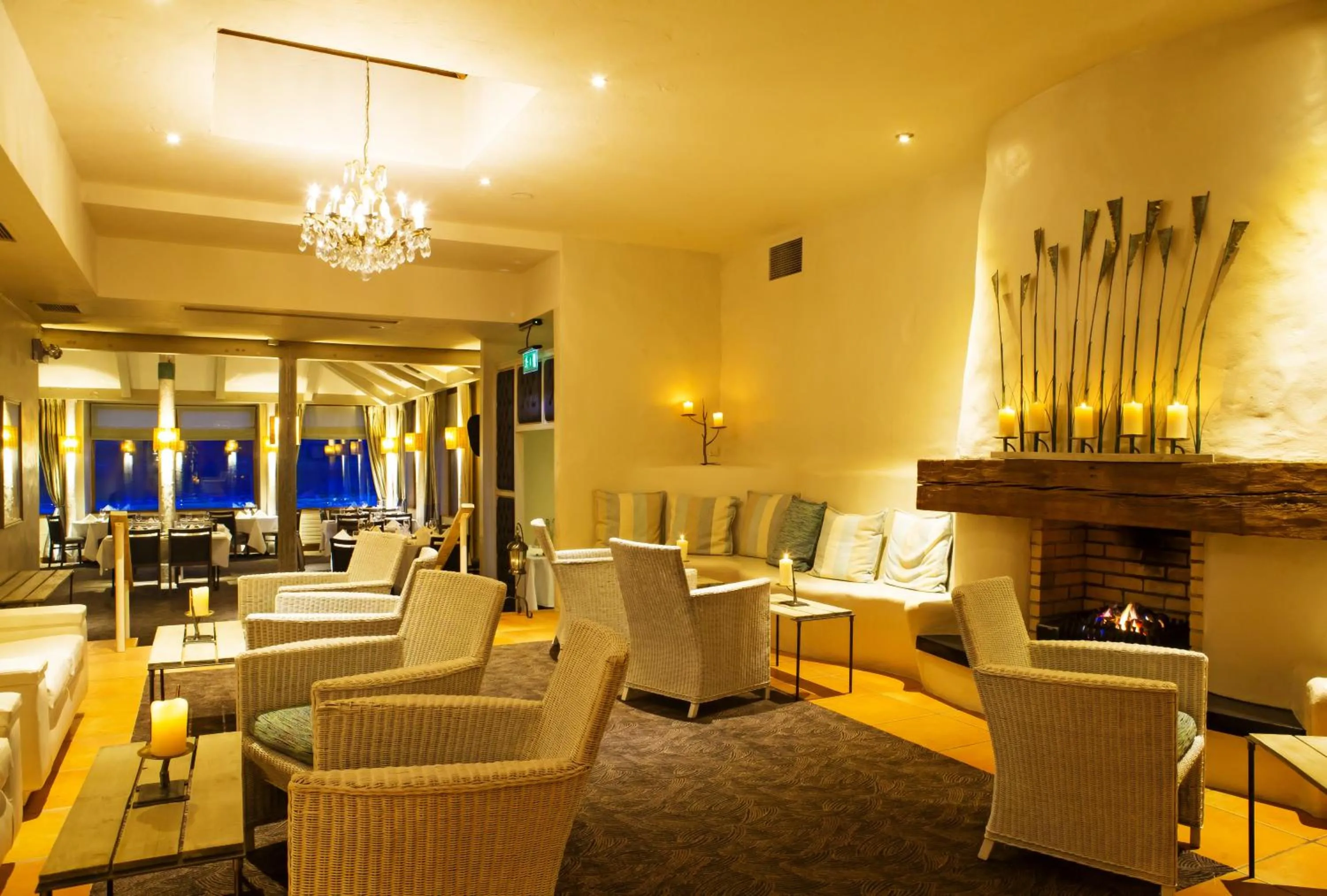 Communal lounge/ TV room in Ferrycarrig Hotel