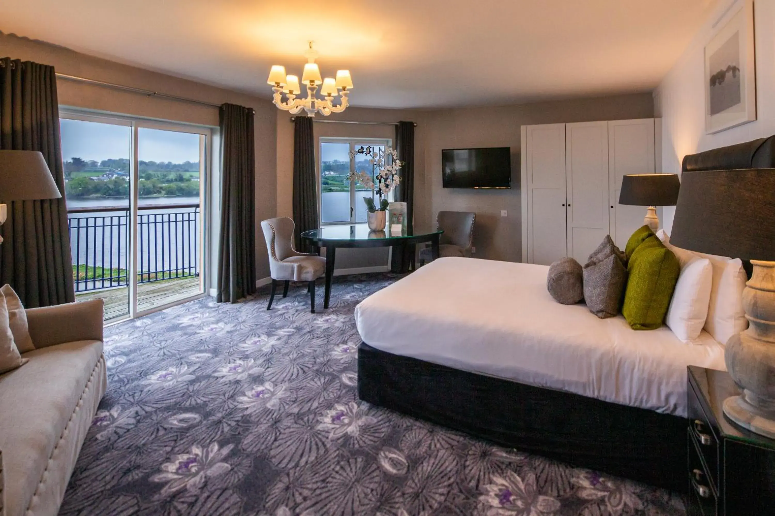 Deluxe Double Room in Ferrycarrig Hotel Deluxe Double Room in Ferrycarrig Hotel
