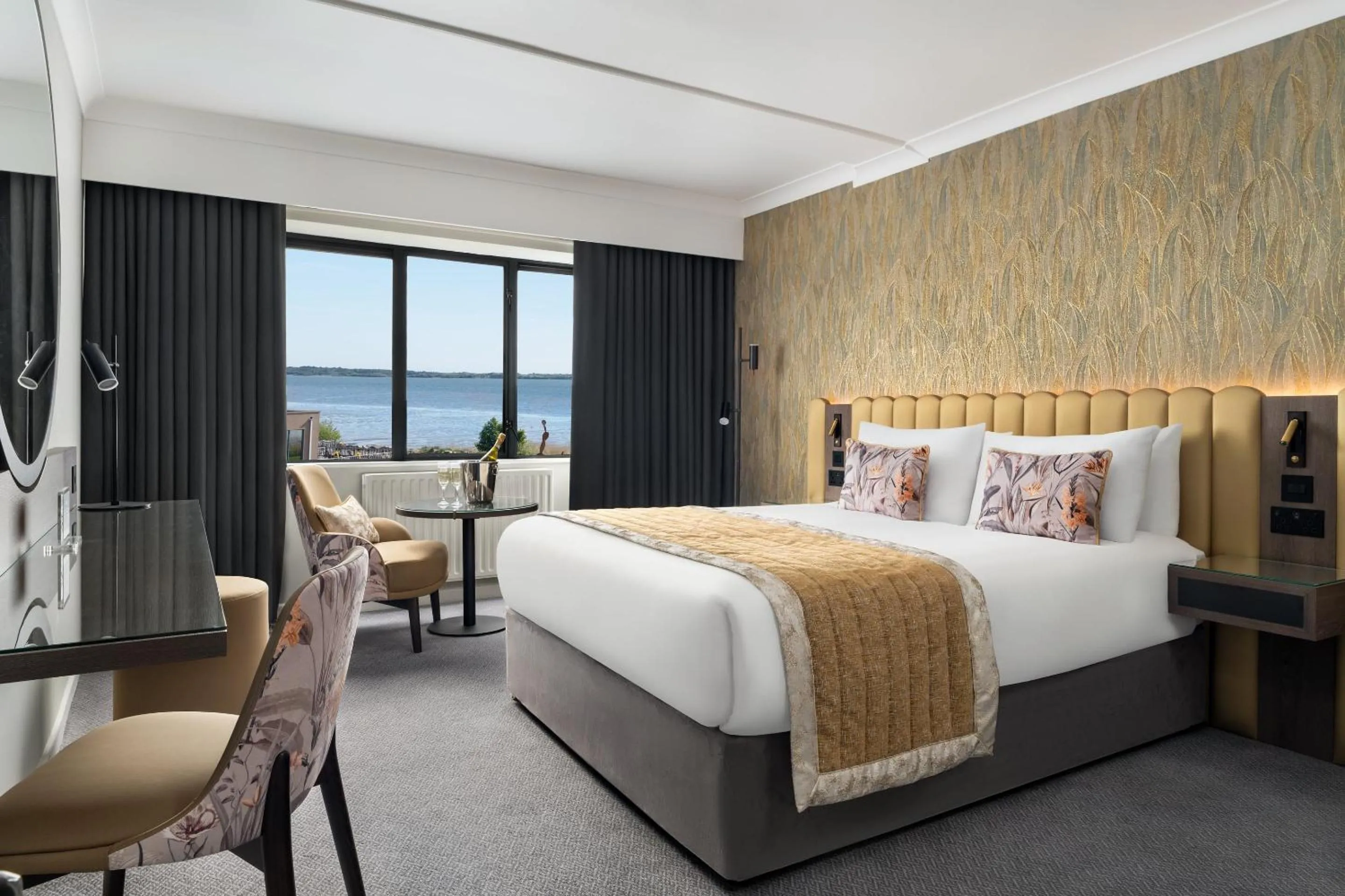 Bedroom, Bed in Ferrycarrig Hotel