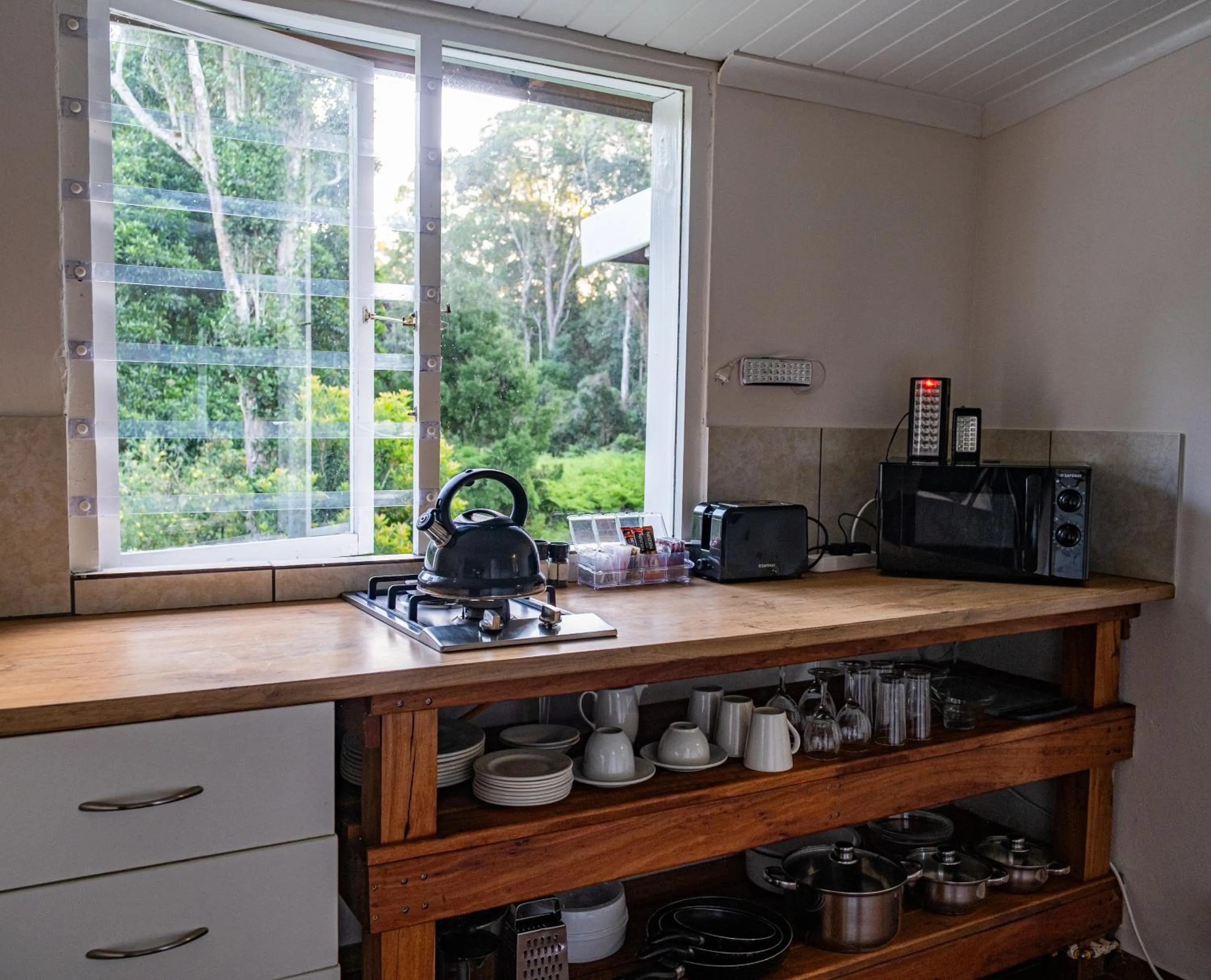 Kitchen or kitchenette in Natures Way Bushbuck Cottage