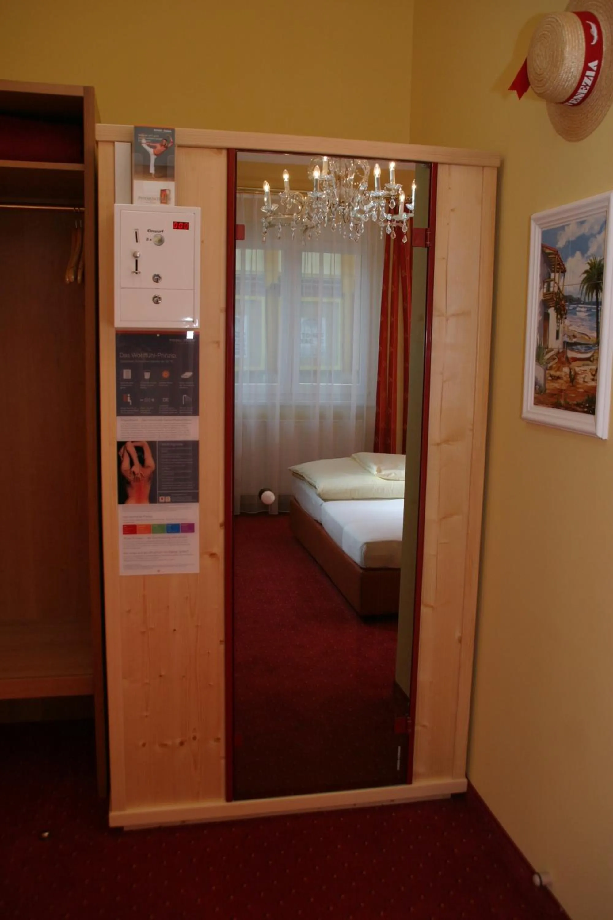 Decorative detail, Bed in City Hotel Neunkirchen