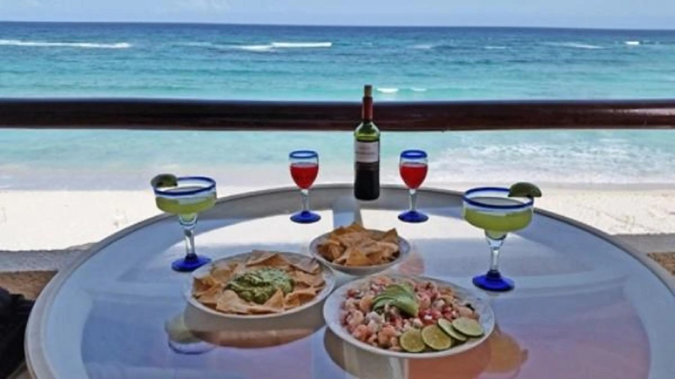 Restaurant/places to eat in Aquatech Villas DeRosa Resort