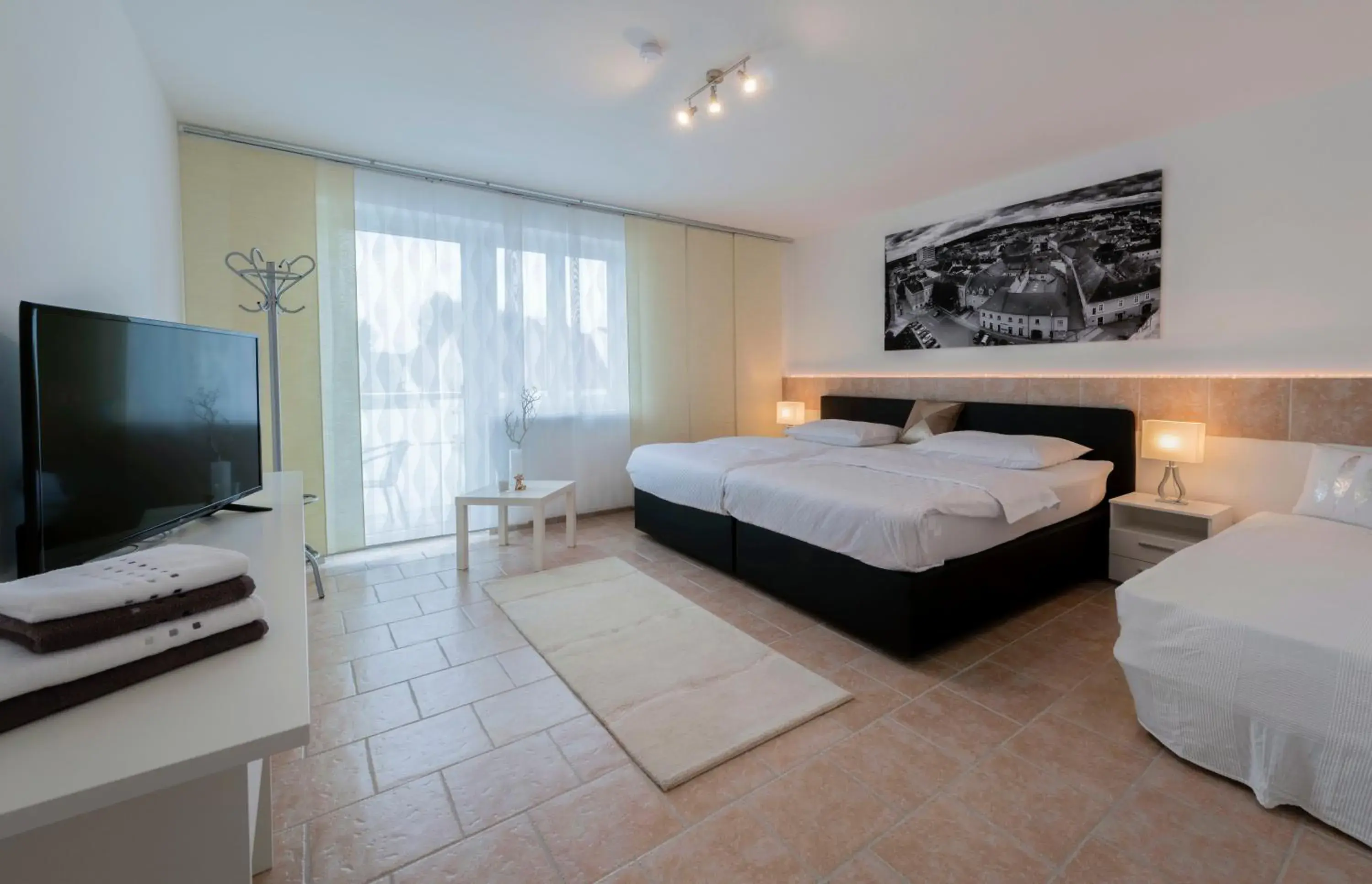 Deluxe Triple Room with Balcony - single occupancy in WN Rooms Deluxe Triple Room with Balcony - single occupancy in WN Rooms