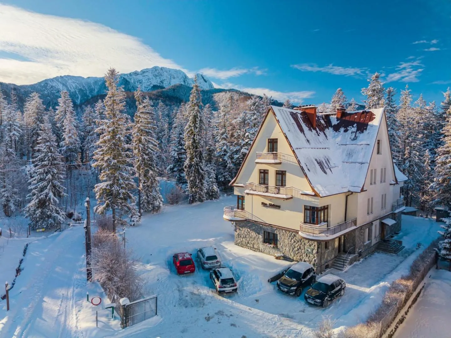 Property building in Zespół Dolina Białego - Willa Pan Tadeusz