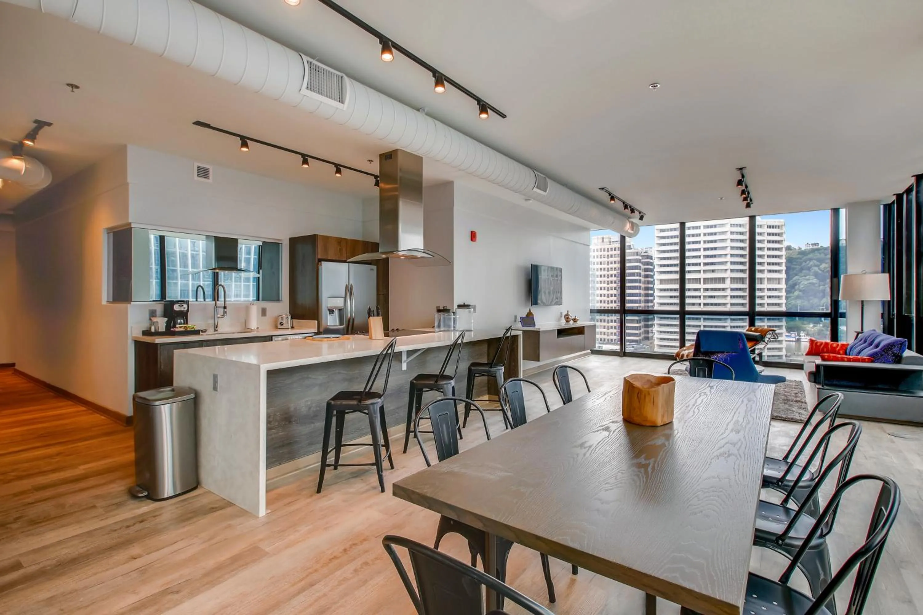 Dining area in Etage Executive Living