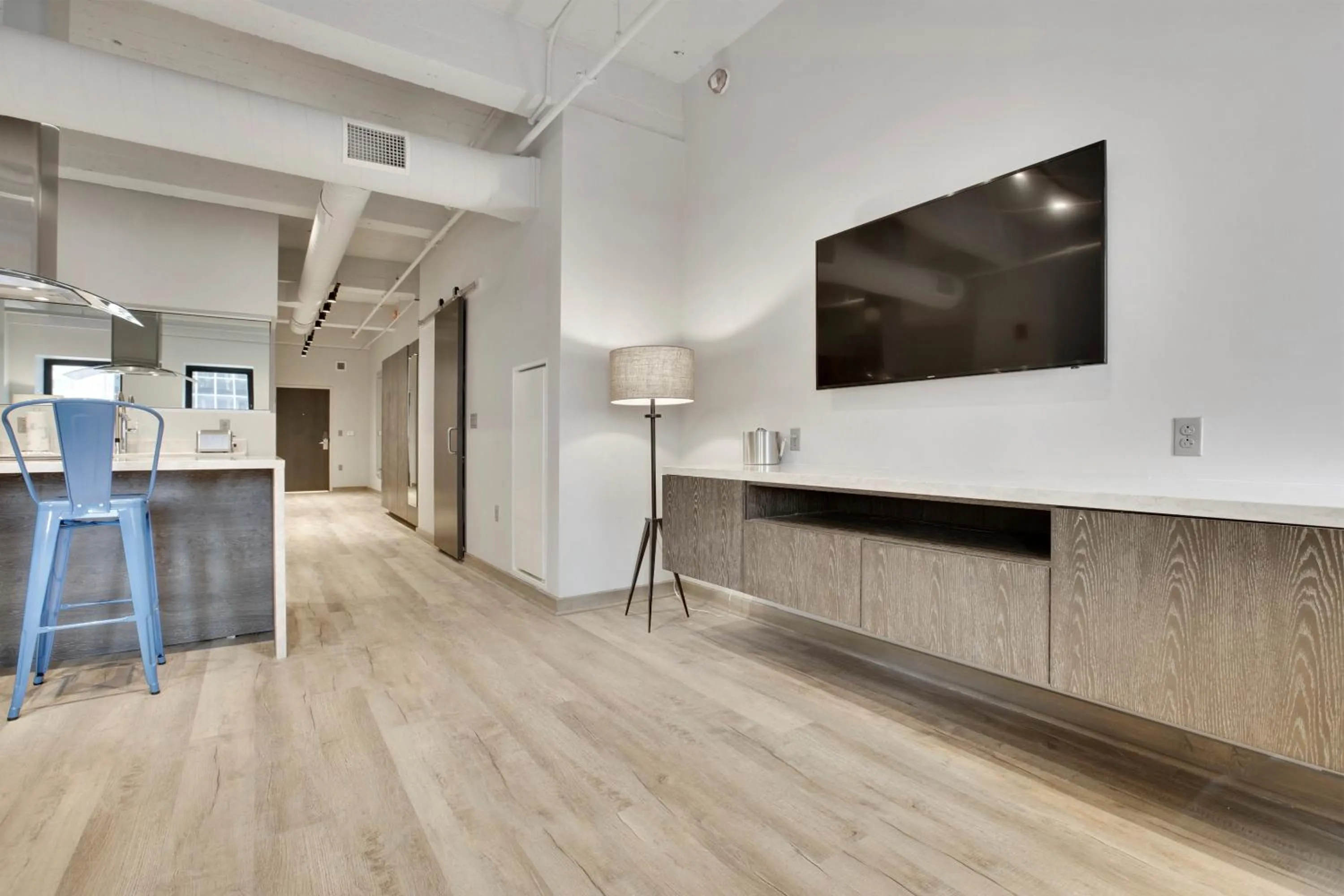 Communal lounge/ TV room in Etage Executive Living