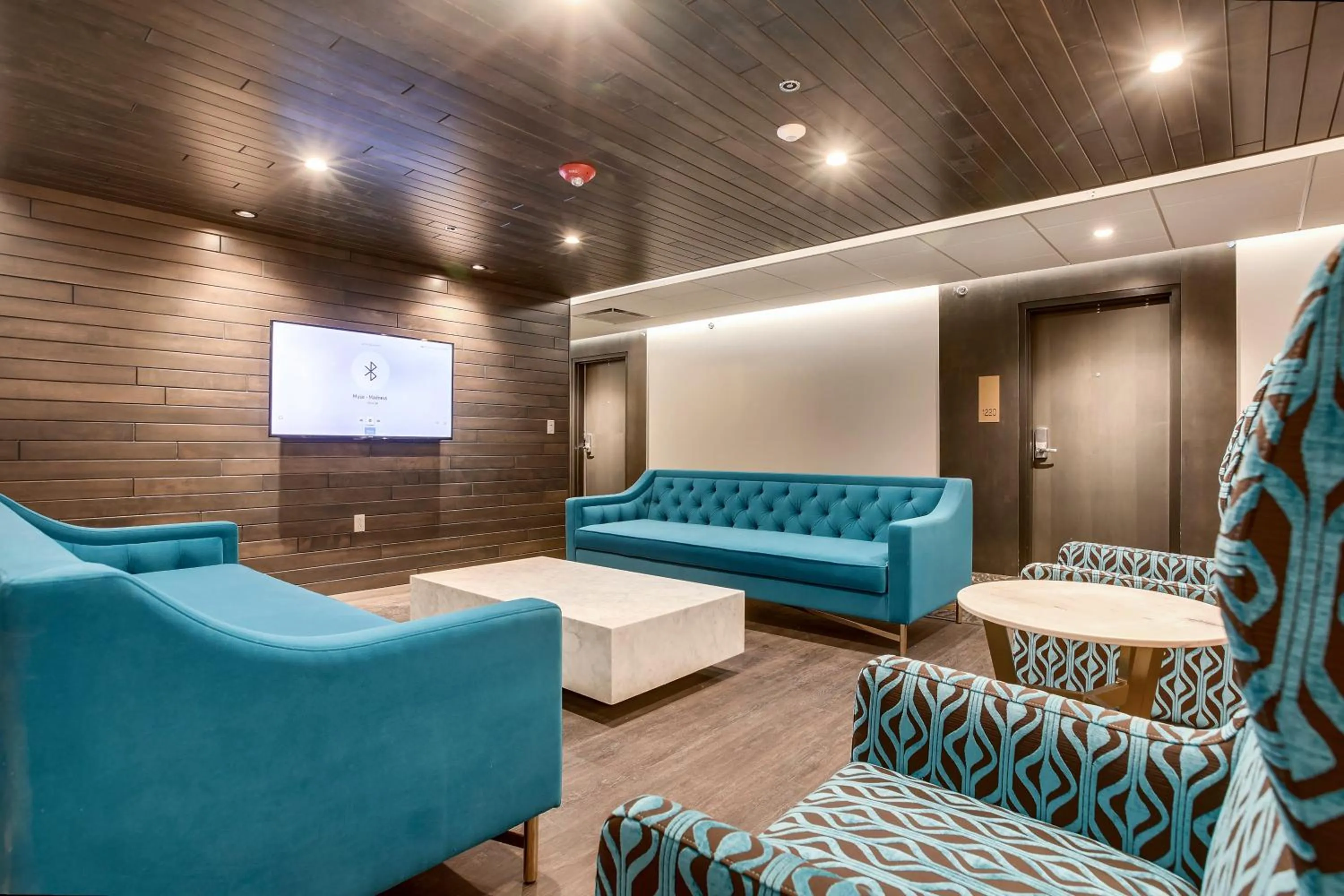 Entertainment in Etage Executive Living