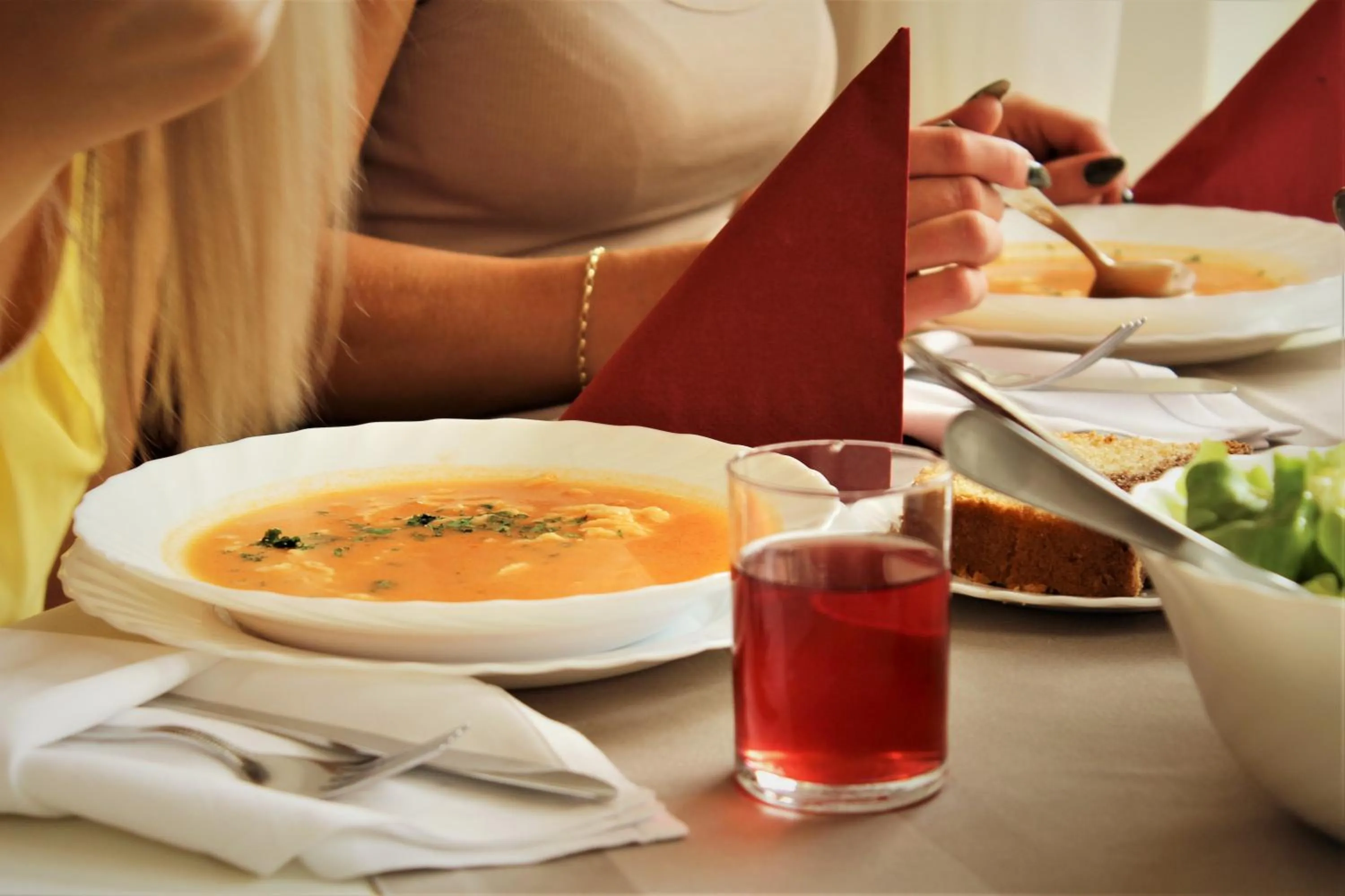 Restaurant/places to eat in Zespół Dolina Białego - Pensjonat Telimena