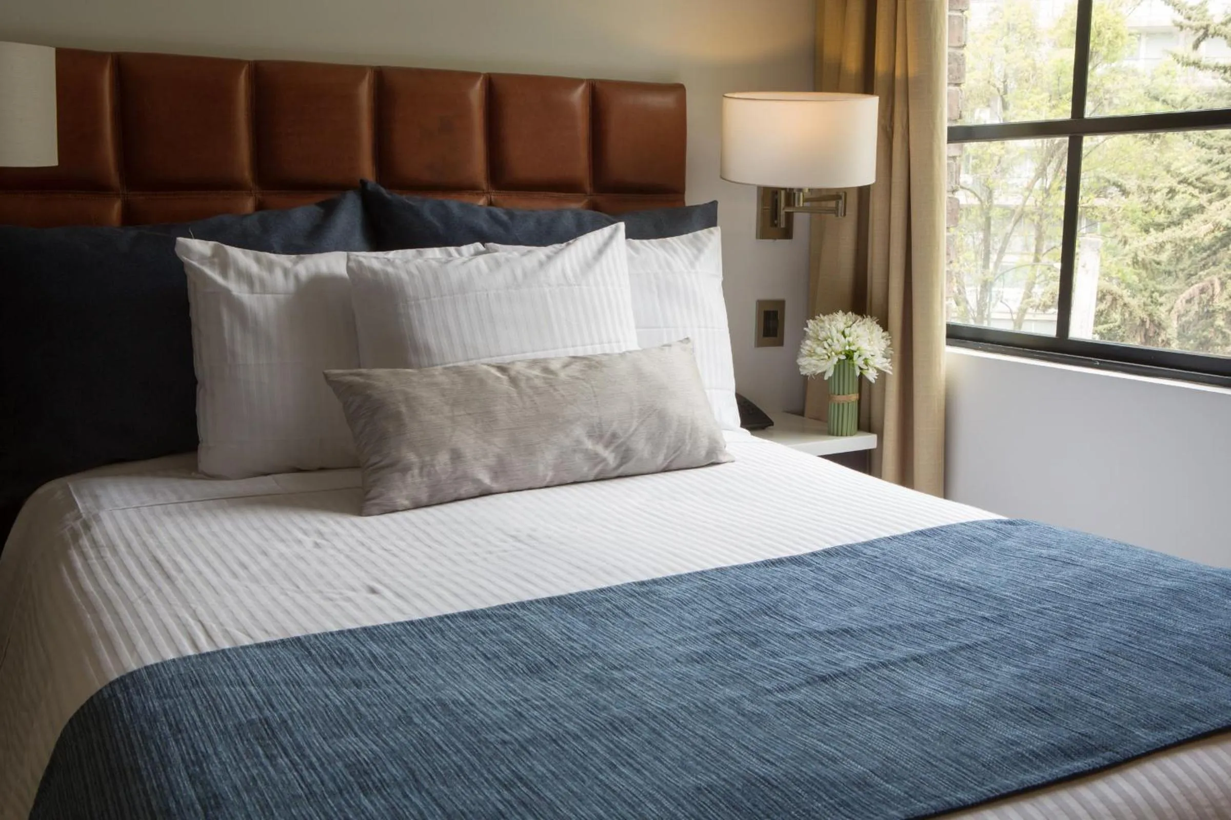 Bed in FlowSuites Polanco