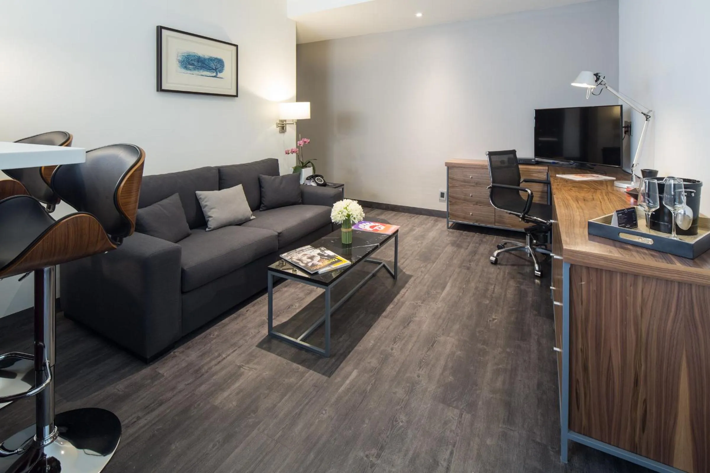 Seating area in FlowSuites Polanco