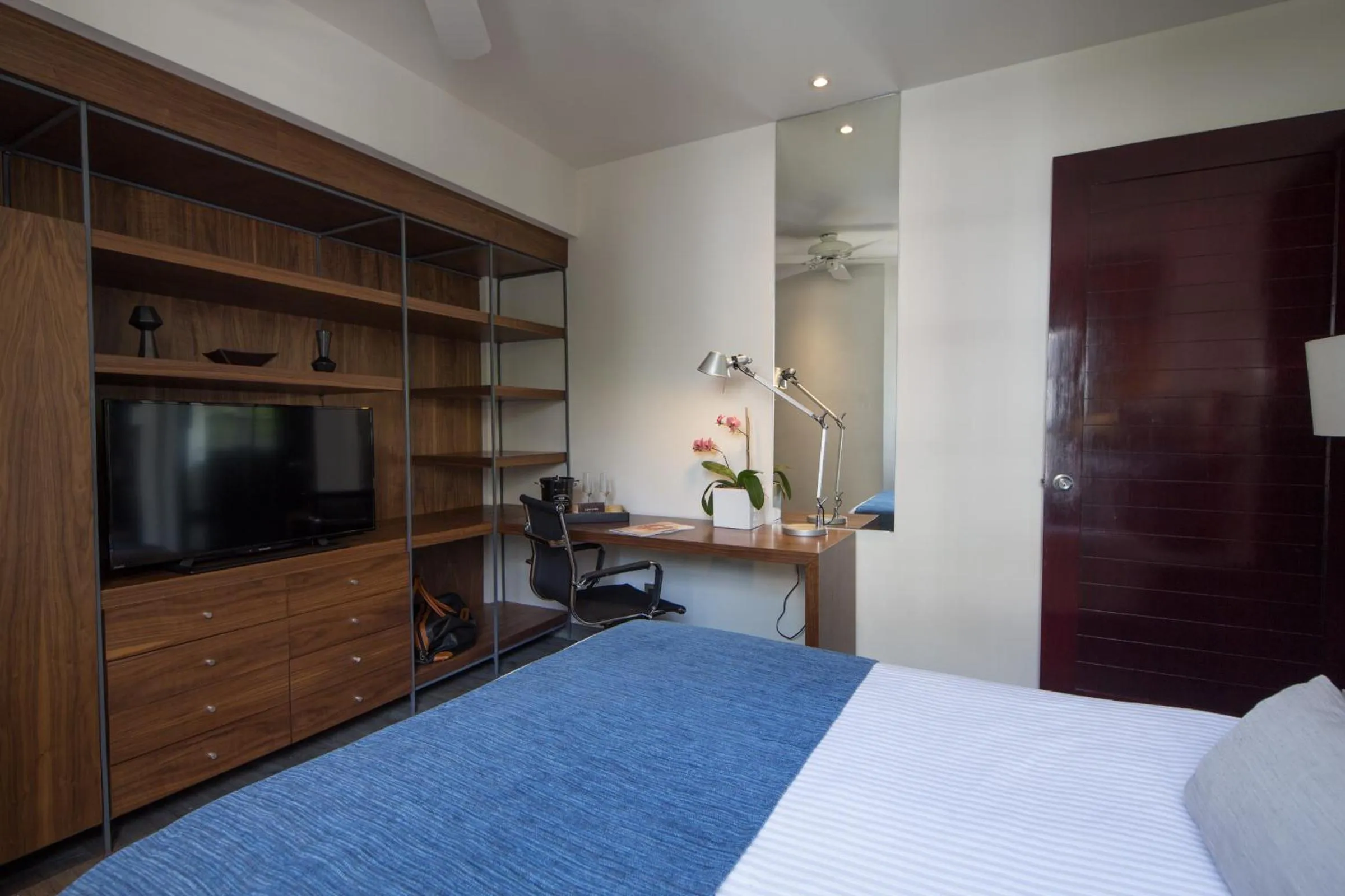 Decorative detail, Bed in FlowSuites Polanco