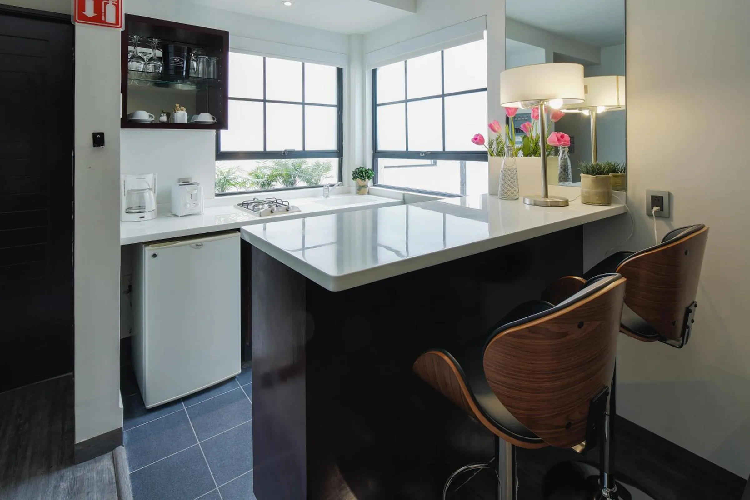 Kitchen or kitchenette in FlowSuites Polanco