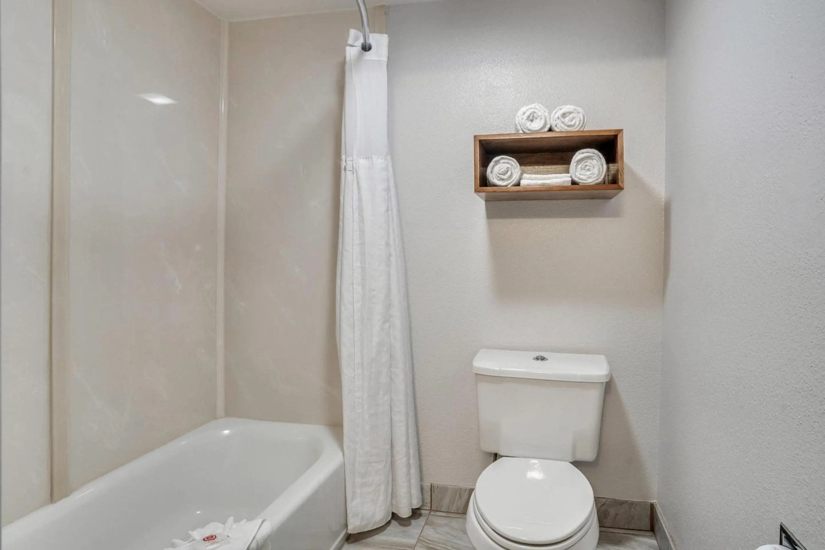 Bedroom in Comfort Inn South San Jose - Morgan Hill