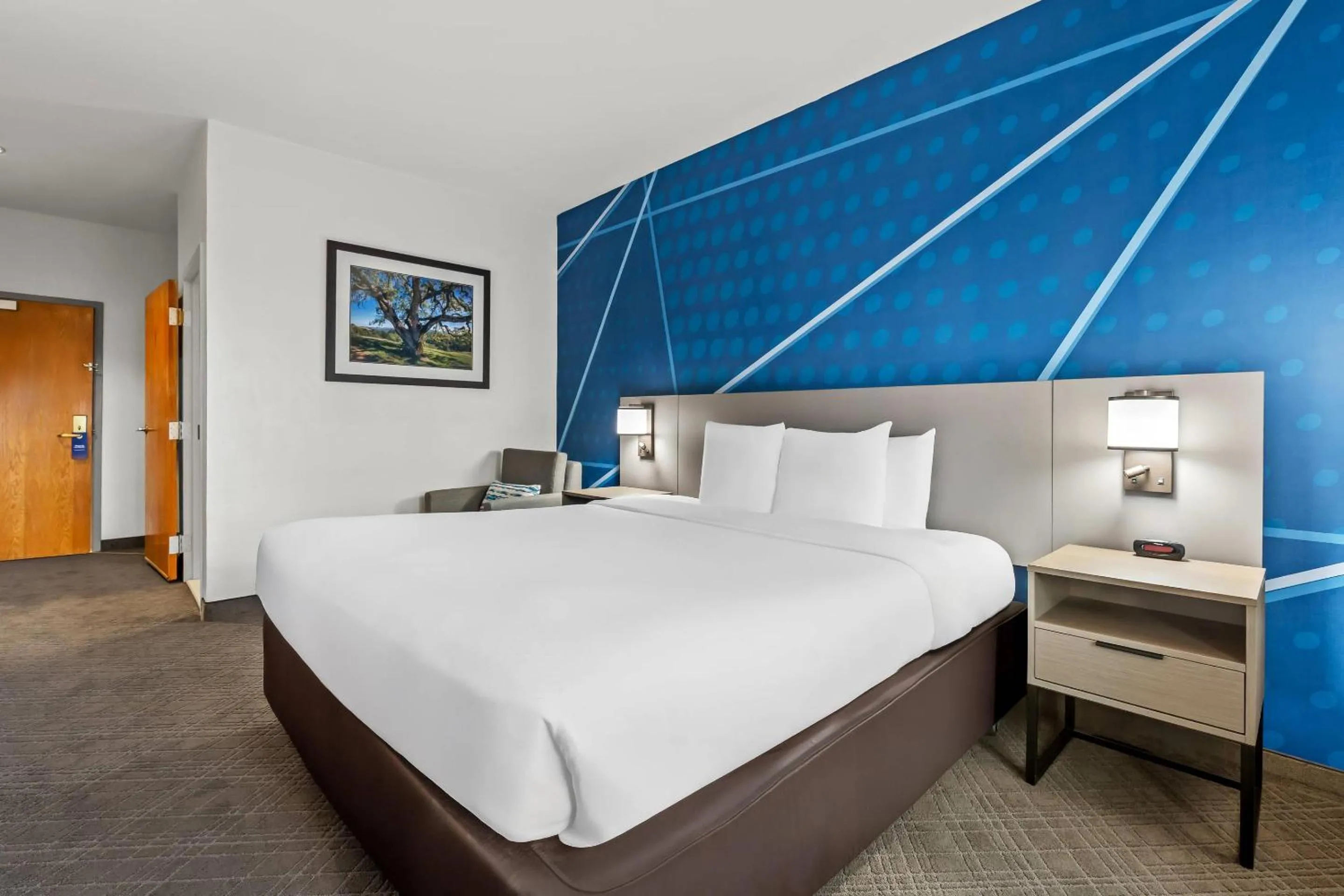 Bedroom, Bed in Comfort Inn South San Jose - Morgan Hill