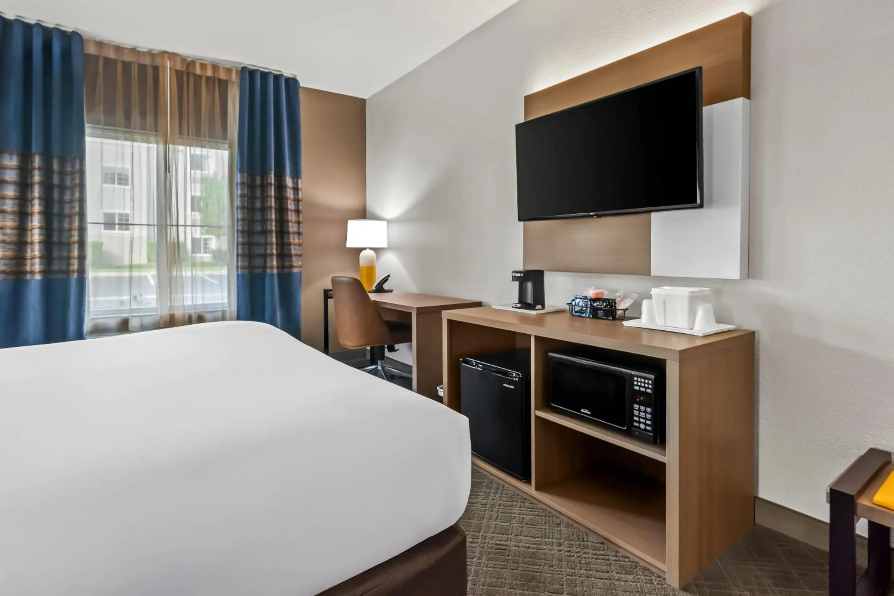 Bedroom, Bed in Comfort Inn South San Jose - Morgan Hill