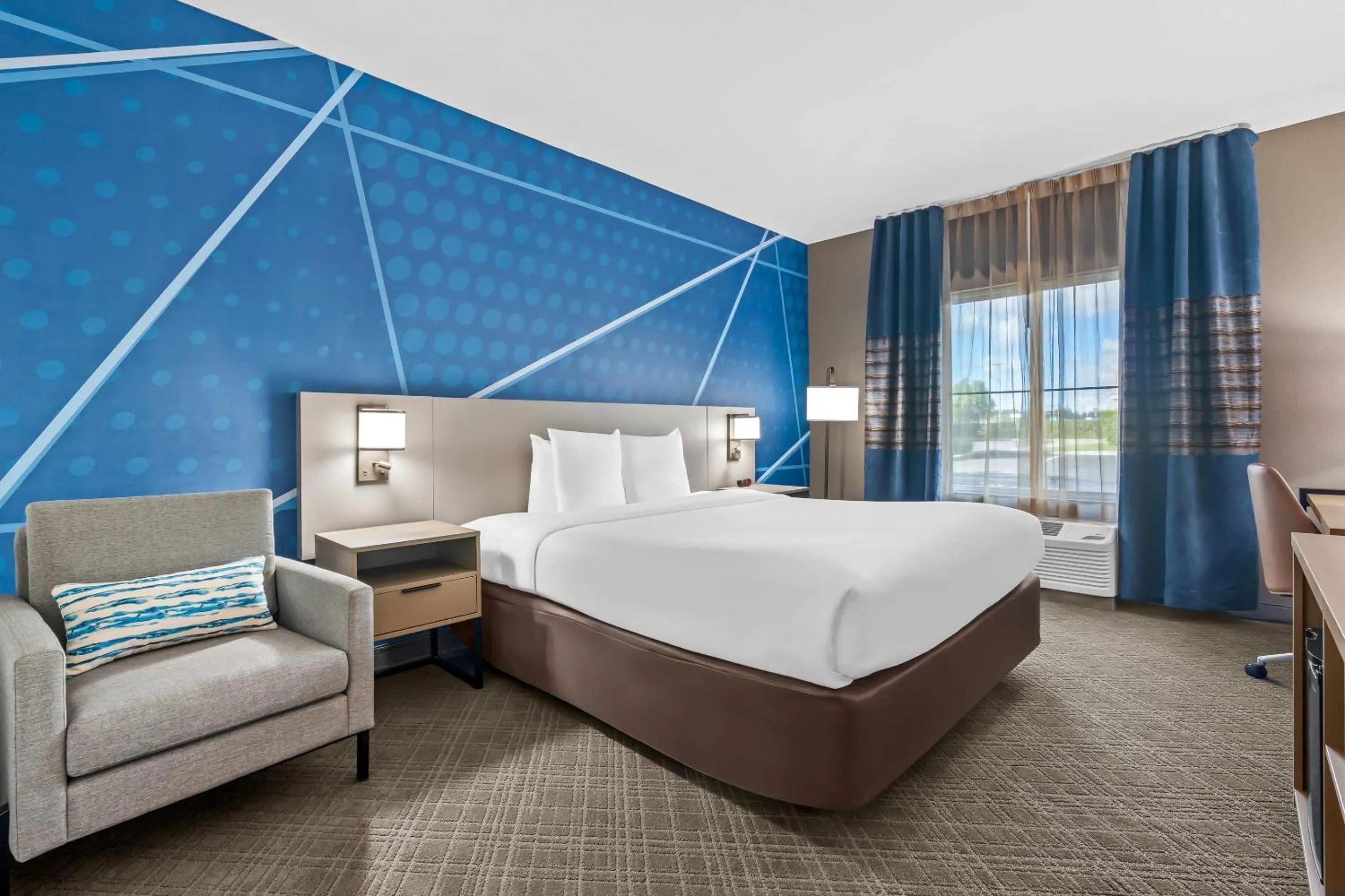 Bedroom, Bed in Comfort Inn South San Jose - Morgan Hill