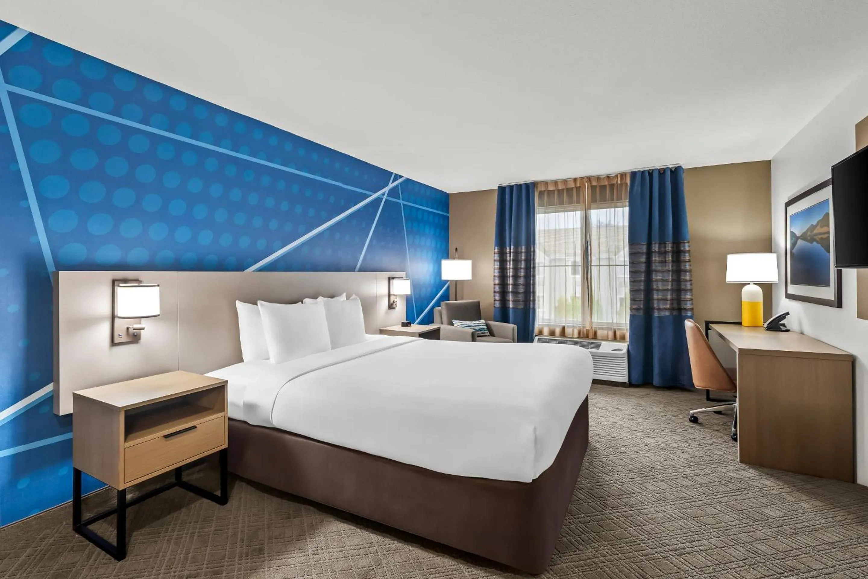 Bedroom, Bed in Comfort Inn South San Jose - Morgan Hill