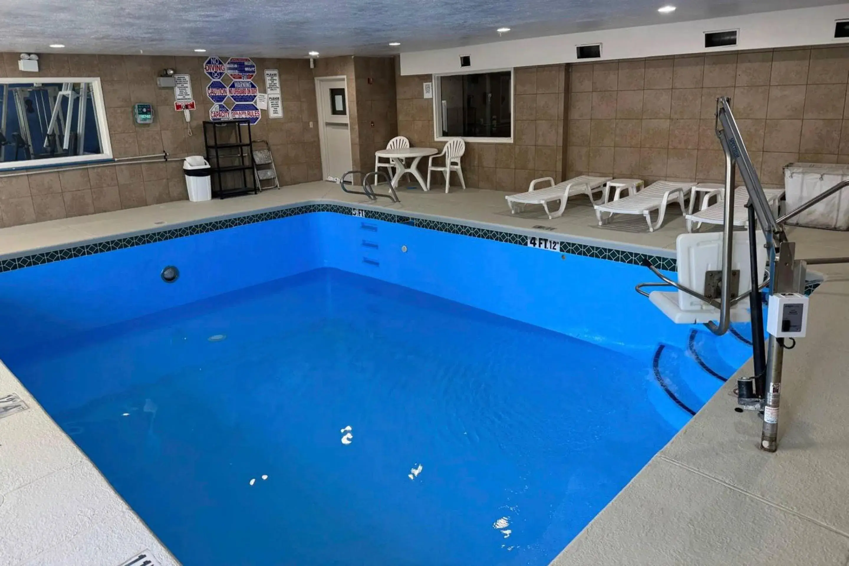 Swimming pool in Comfort Suites Albuquerque-North Journal Center Swimming pool in Comfort Suites Albuquerque-North Journal Center