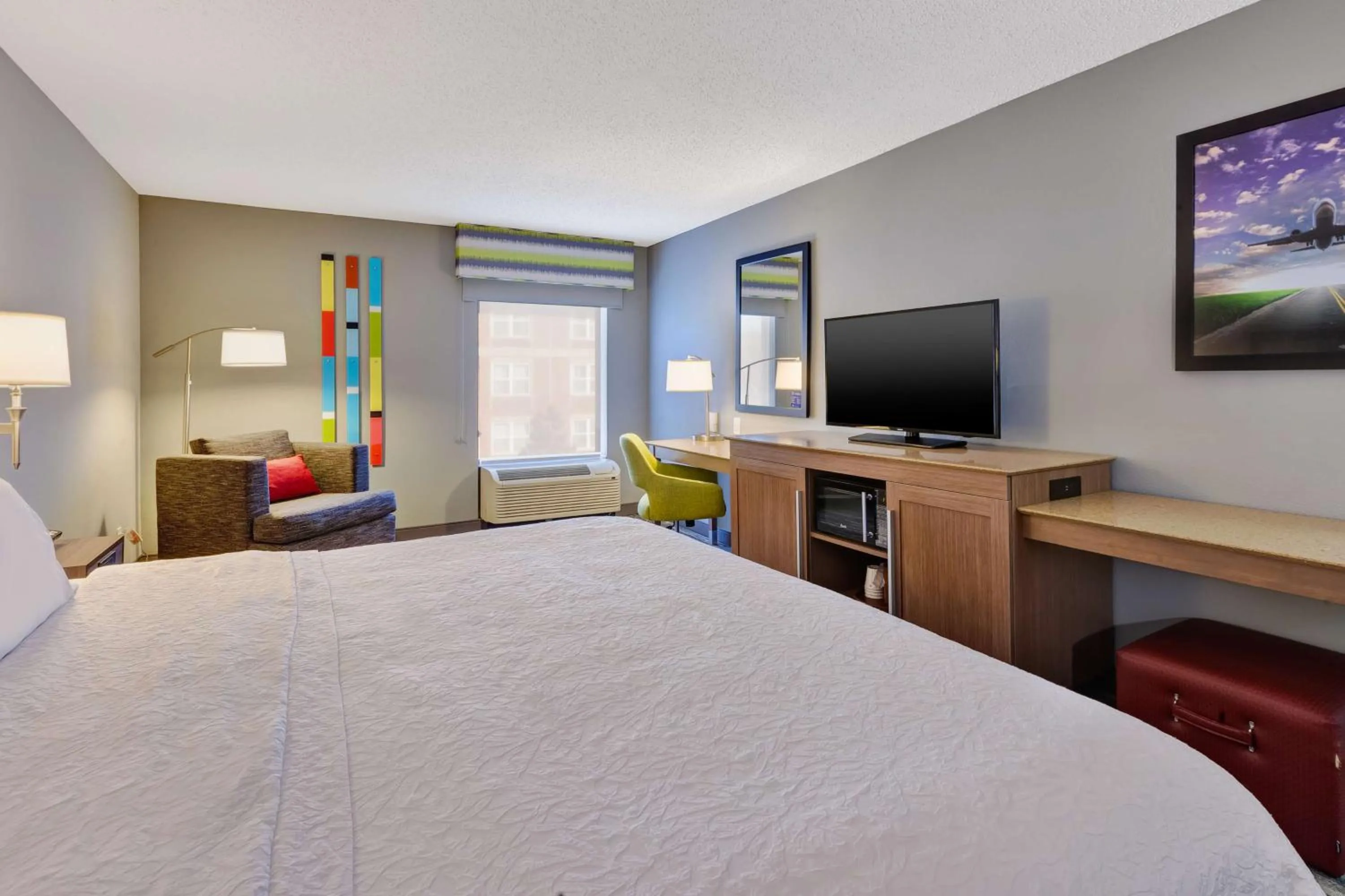 Bed in Hampton Inn Cincinnati Airport-North