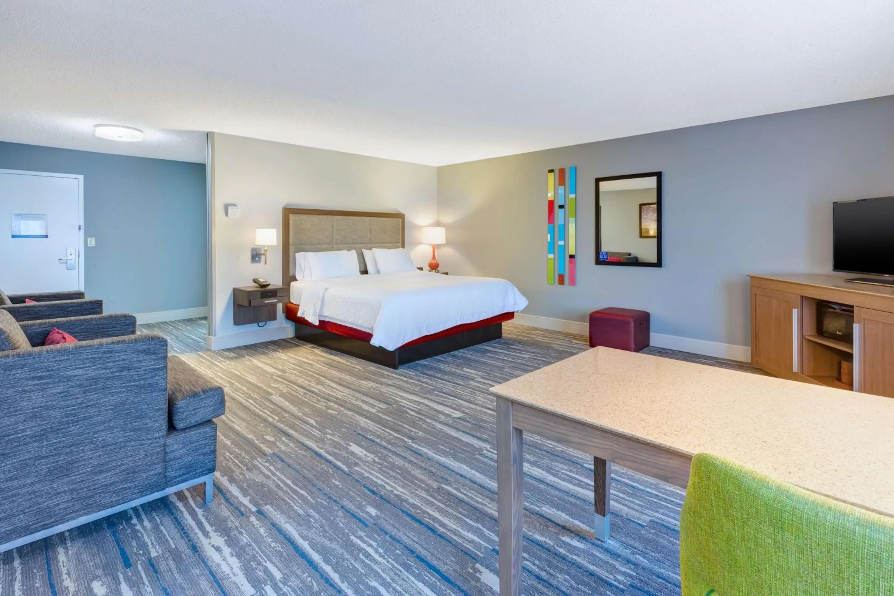Bedroom, Bed in Hampton Inn Cincinnati Airport-North