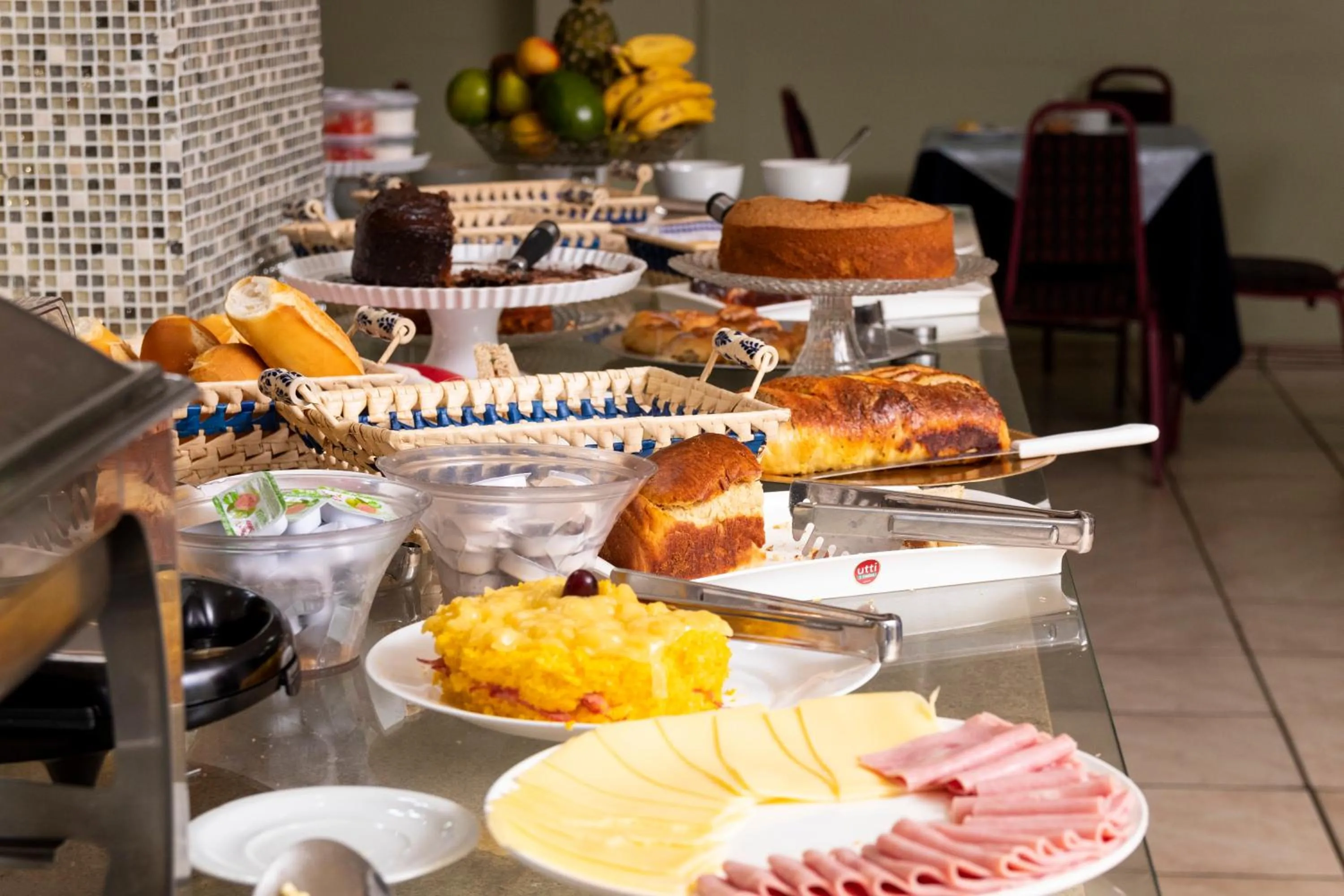 Breakfast in Victoria Plaza Hotel