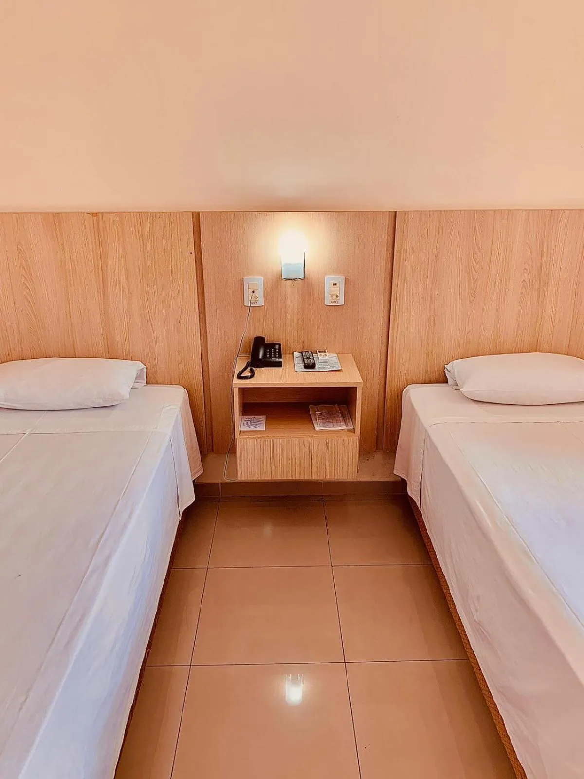 Bedroom, Bed in Victoria Plaza Hotel